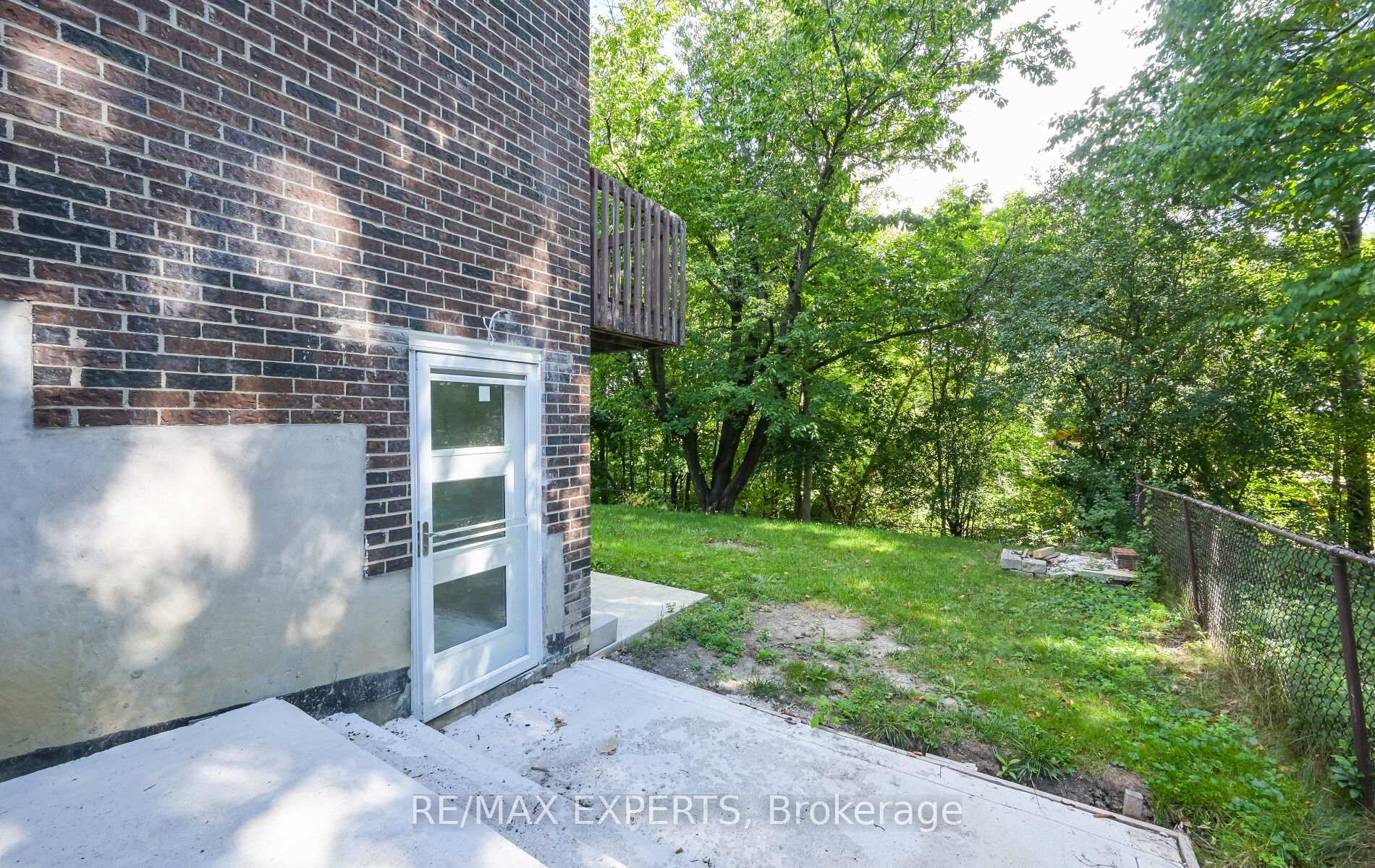 Photo 4 of Unit Unit A Basement, 209 Ridge Road, Caledon, Bolton West — HOMEH
