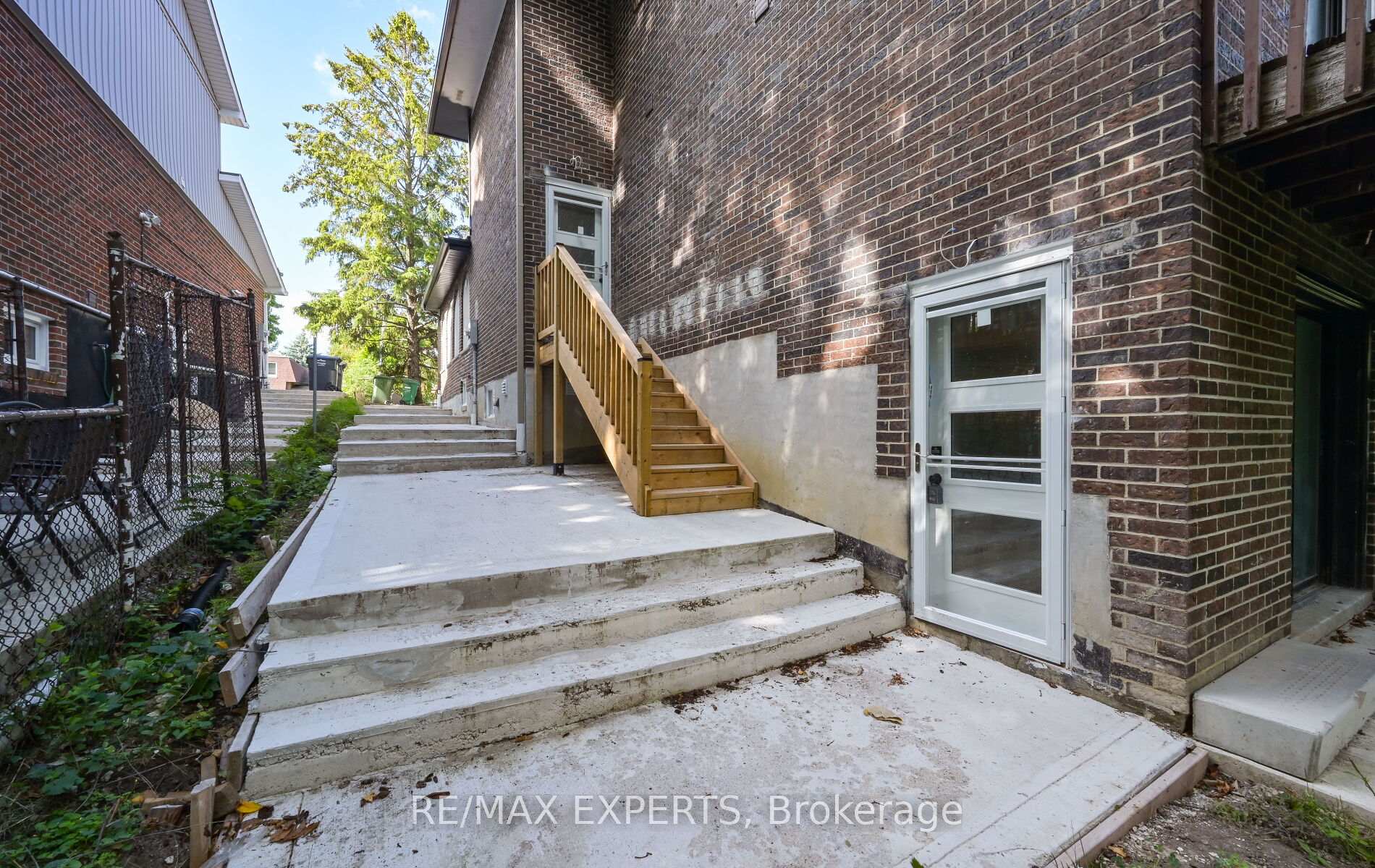 Photo 5 of Unit Unit A Basement, 209 Ridge Road, Caledon, Bolton West — HOMEH