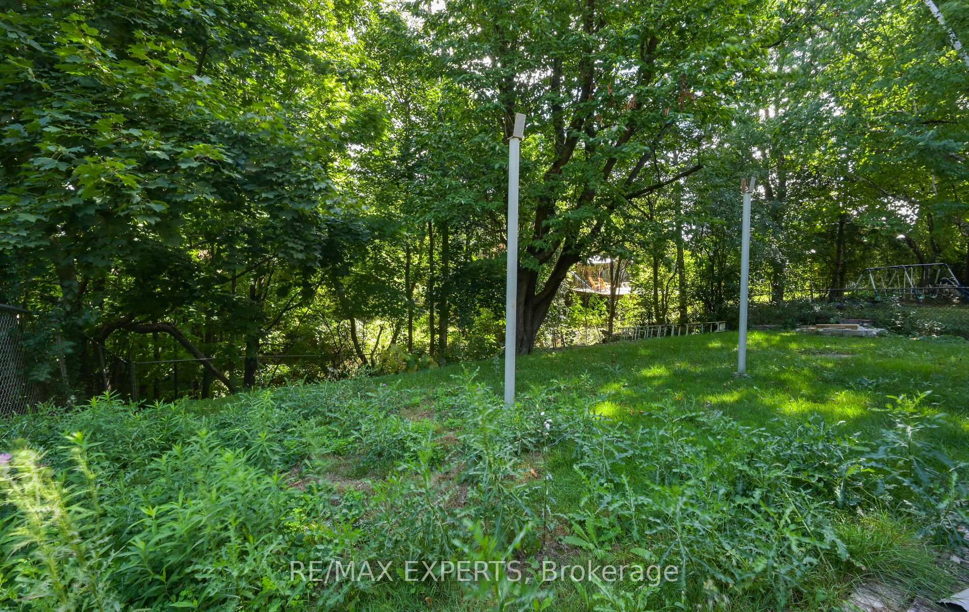 Photo 35 of Unit Unit A Basement, 209 Ridge Road, Caledon, Bolton West — HOMEH