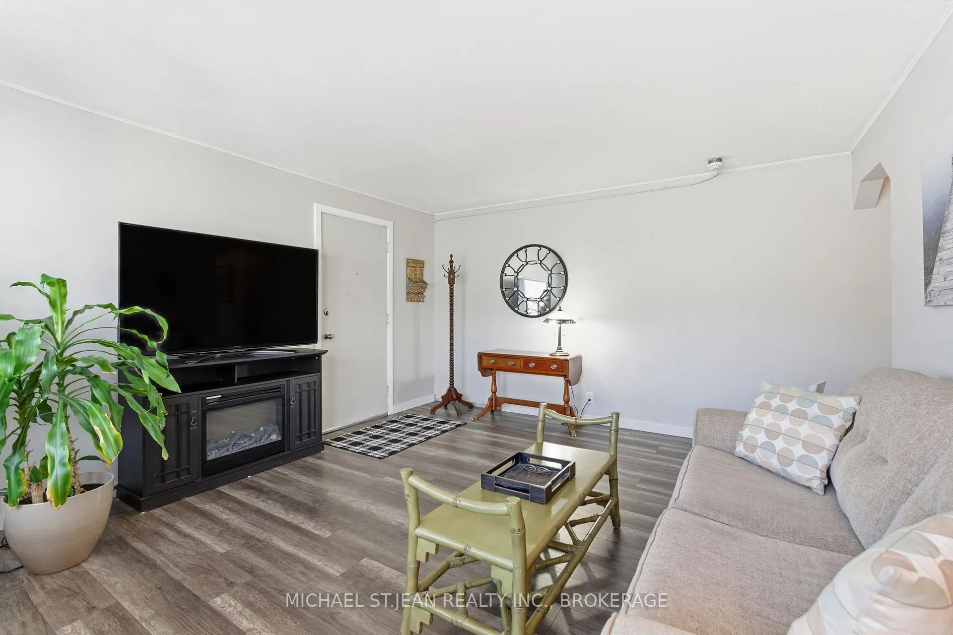 Photo 17 of Unit 9, 1755 King Street E, Hamilton, Bartonville — HOMEH
