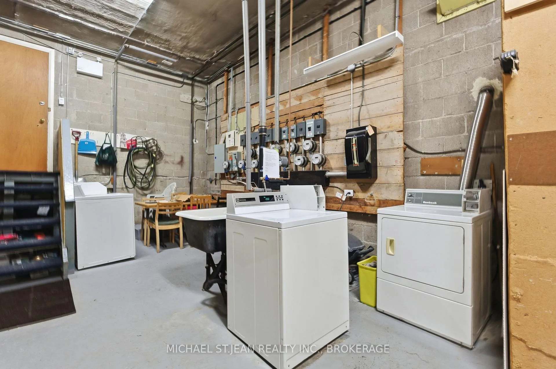 Photo 31 of Unit 9, 1755 King Street E, Hamilton, Bartonville — HOMEH