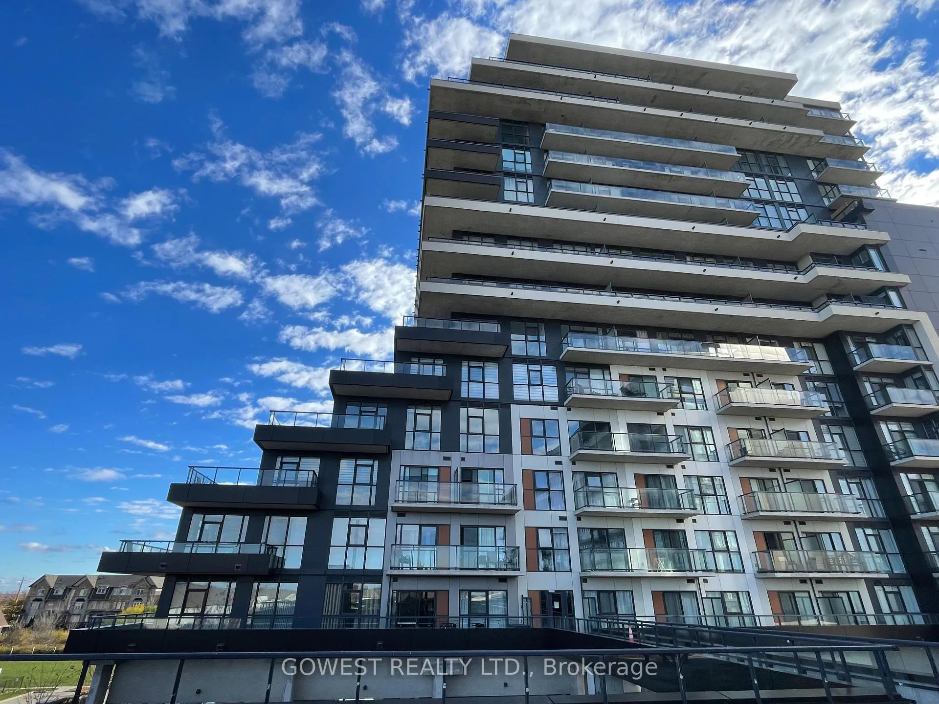 Front of Unit 705, 550 North Service Road