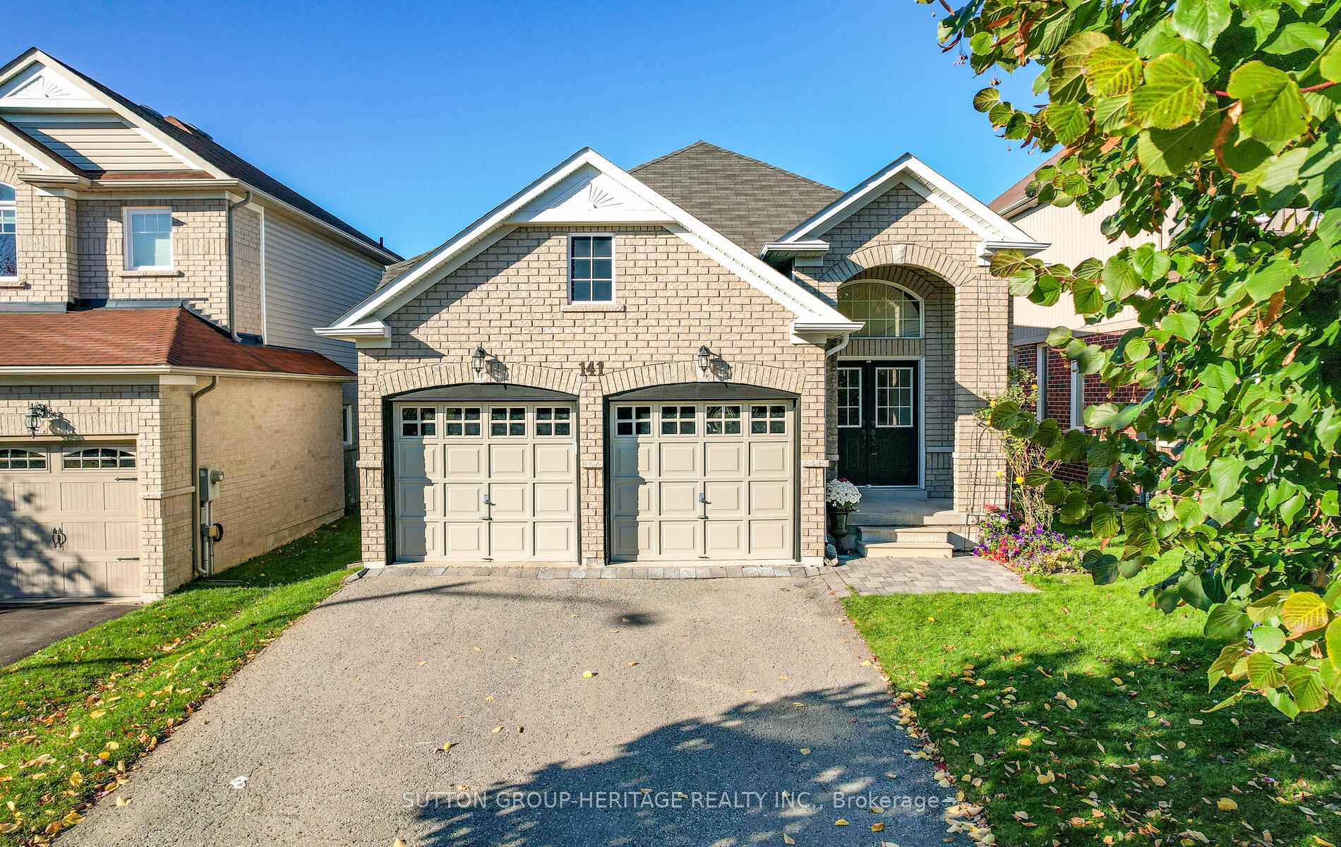 Photo 1 of 141 Dadson Drive, Clarington, Bowmanville — HOMEH