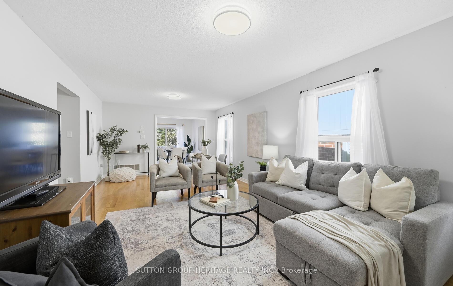Photo 3 of 141 Dadson Drive, Clarington, Bowmanville — HOMEH
