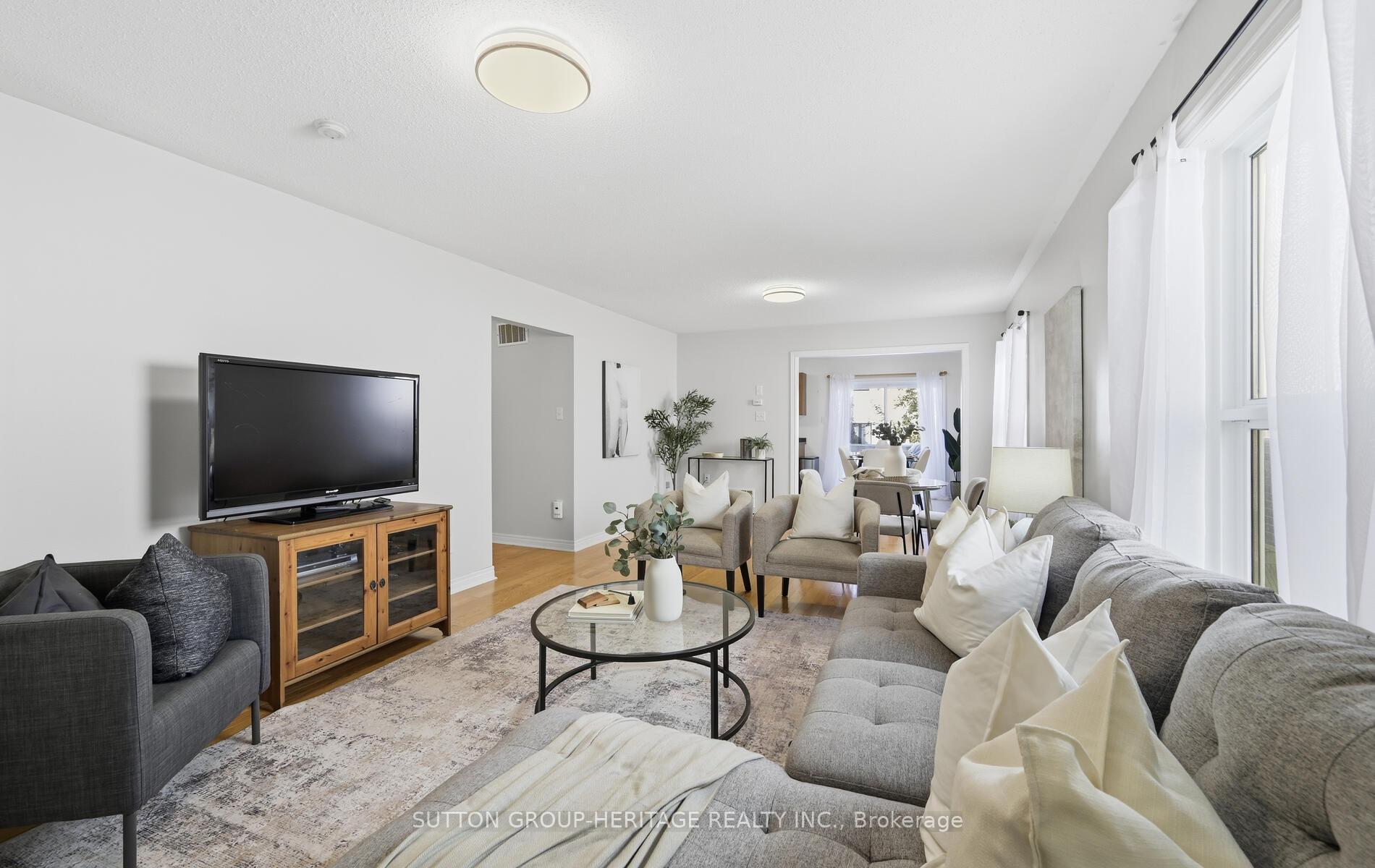 Photo 4 of 141 Dadson Drive, Clarington, Bowmanville — HOMEH