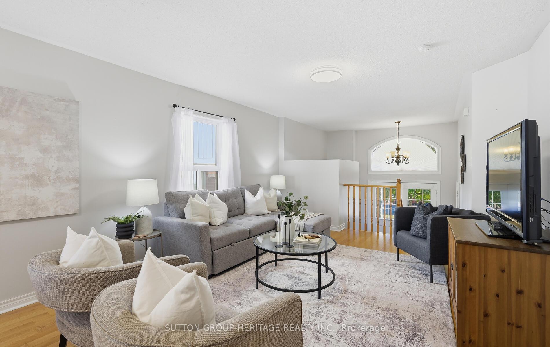 Photo 5 of 141 Dadson Drive, Clarington, Bowmanville — HOMEH