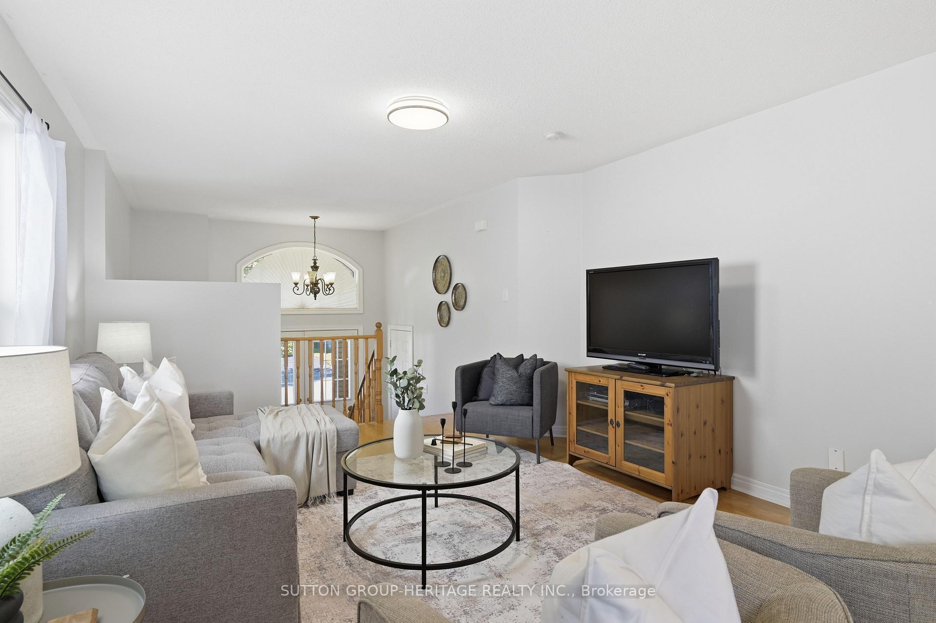 Photo 6 of 141 Dadson Drive, Clarington, Bowmanville — HOMEH