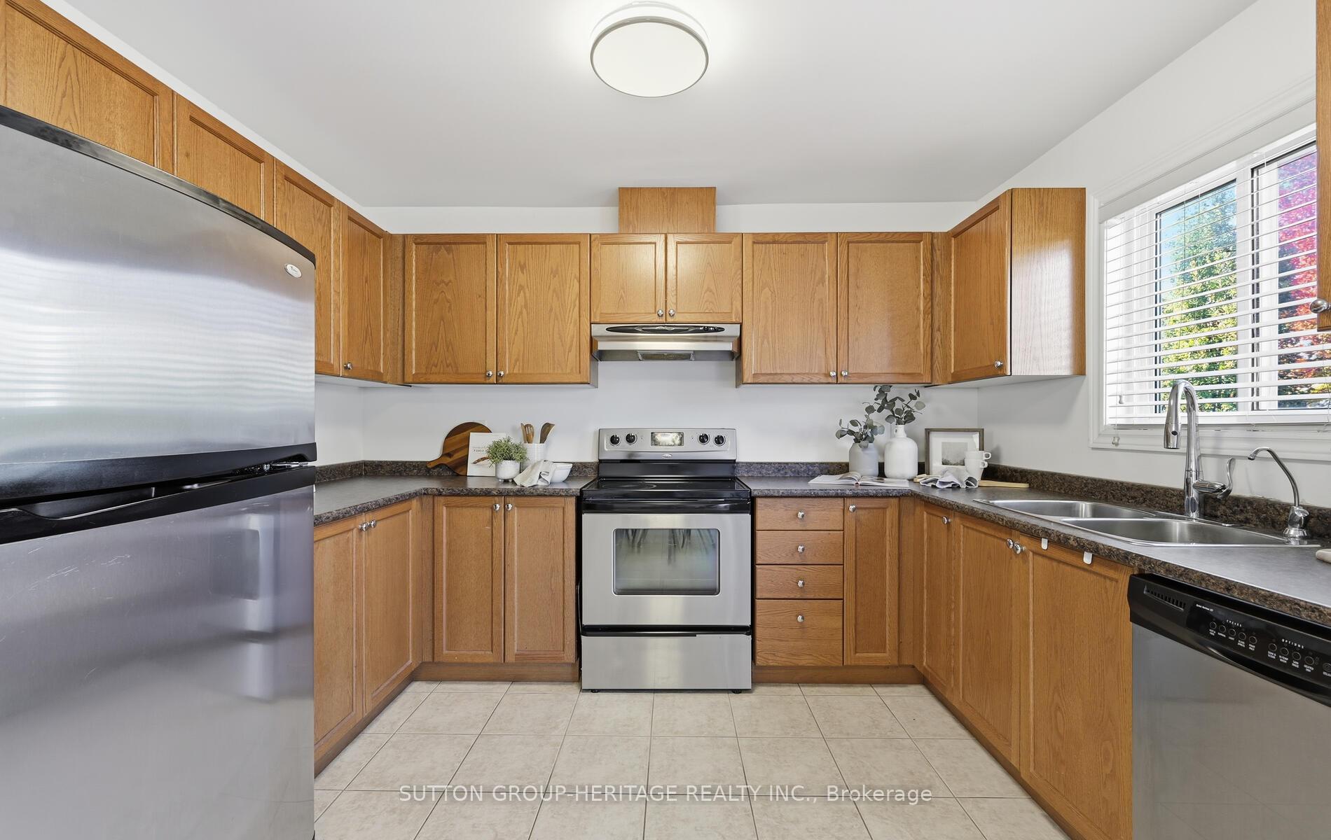 Photo 10 of 141 Dadson Drive, Clarington, Bowmanville — HOMEH
