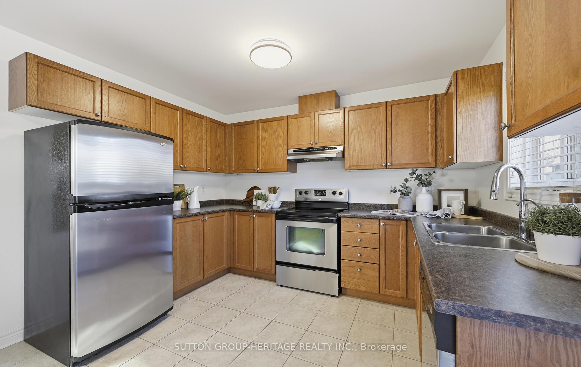 Photo 11 of 141 Dadson Drive, Clarington, Bowmanville — HOMEH