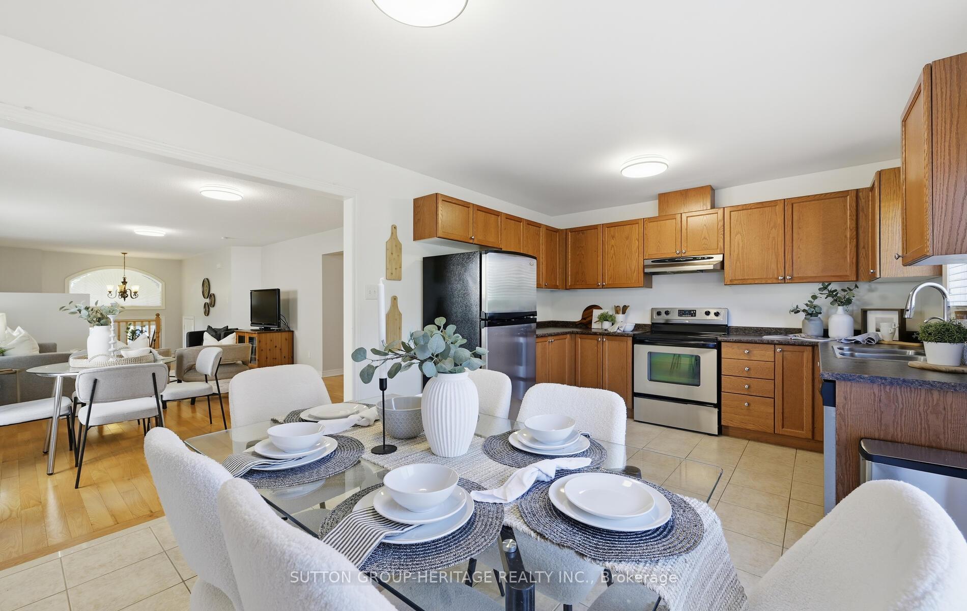 Photo 13 of 141 Dadson Drive, Clarington, Bowmanville — HOMEH