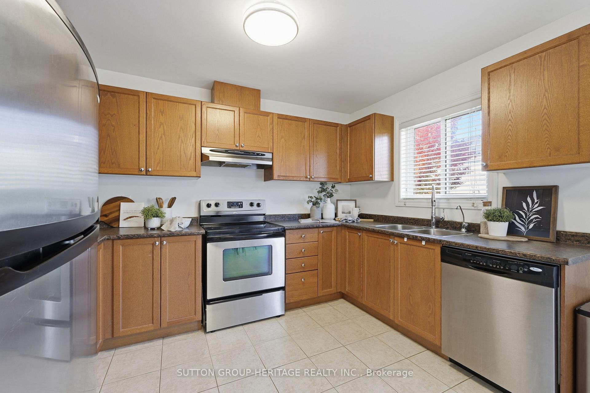 Photo 14 of 141 Dadson Drive, Clarington, Bowmanville — HOMEH