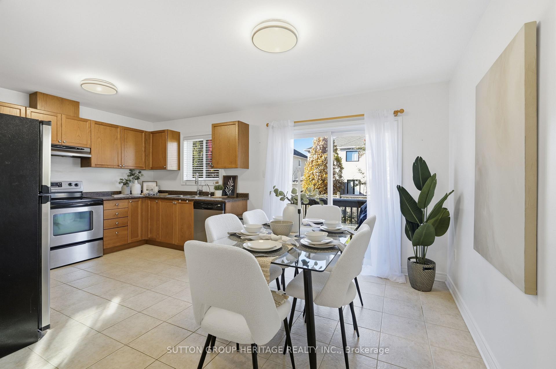 Photo 15 of 141 Dadson Drive, Clarington, Bowmanville — HOMEH