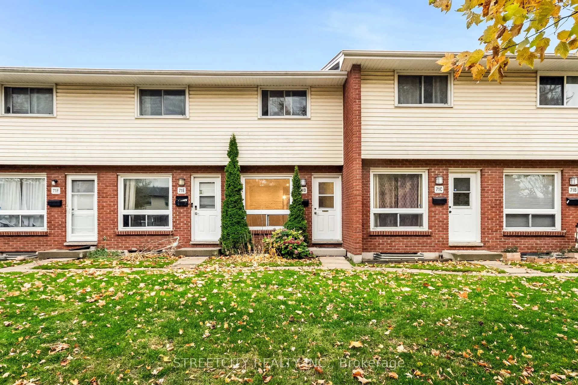 Front of Unit D, 71 Wellesley Crescent