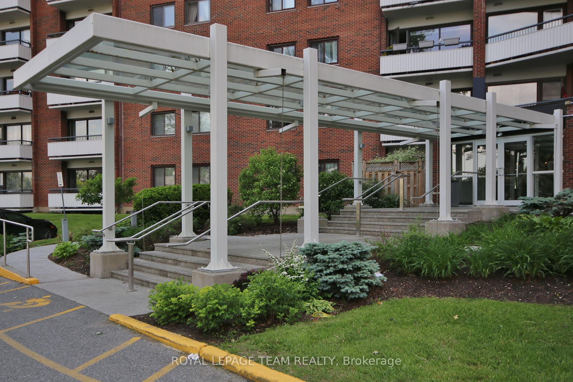 Photo 5 of Unit 708, 20 Chesterton Drive, Ottawa, Borden Farm/Stewart Farm/Carleton Heights/Parkwood Hills — HOMEH