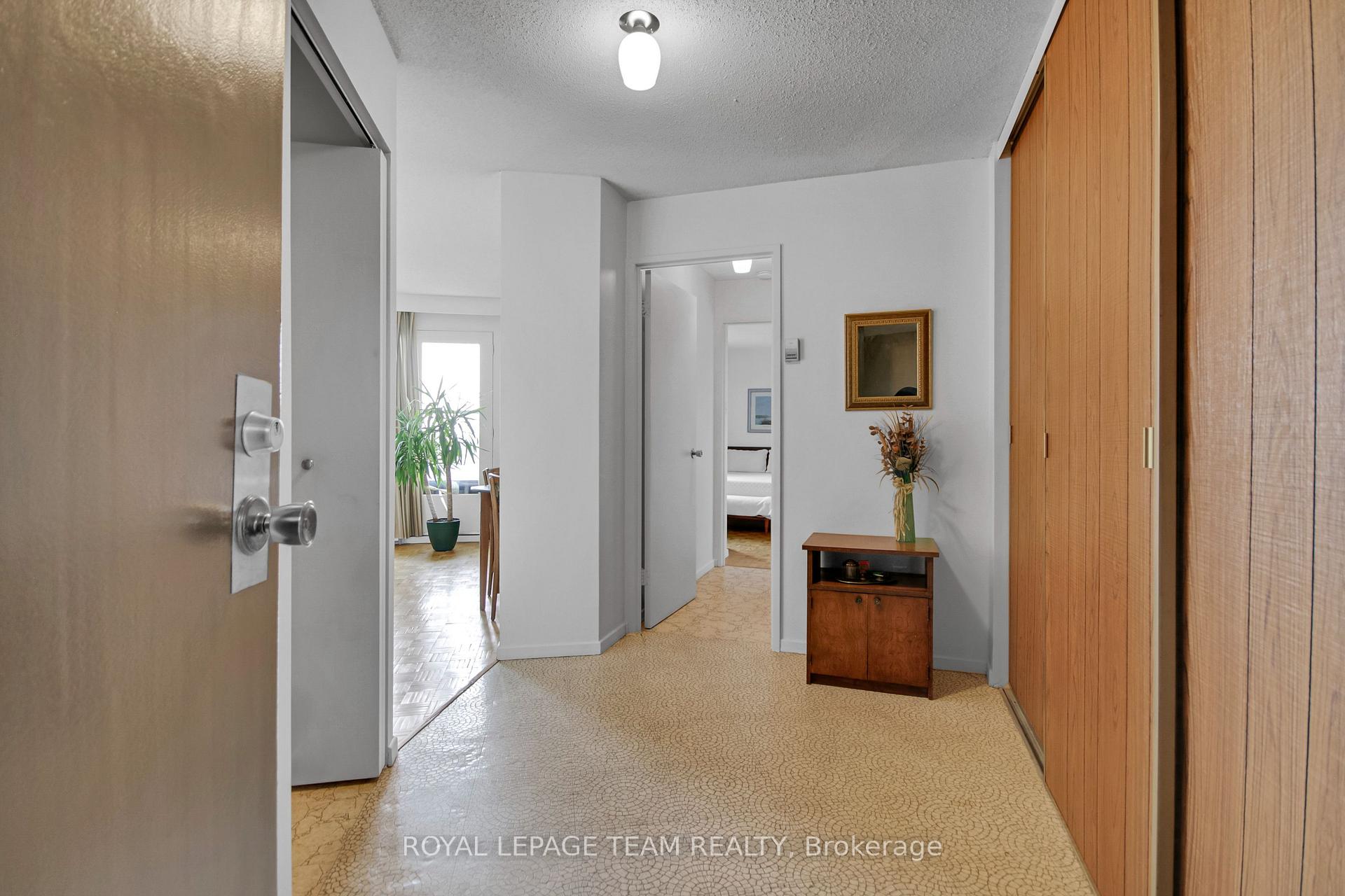 Photo 11 of Unit 708, 20 Chesterton Drive, Ottawa, Borden Farm/Stewart Farm/Carleton Heights/Parkwood Hills — HOMEH