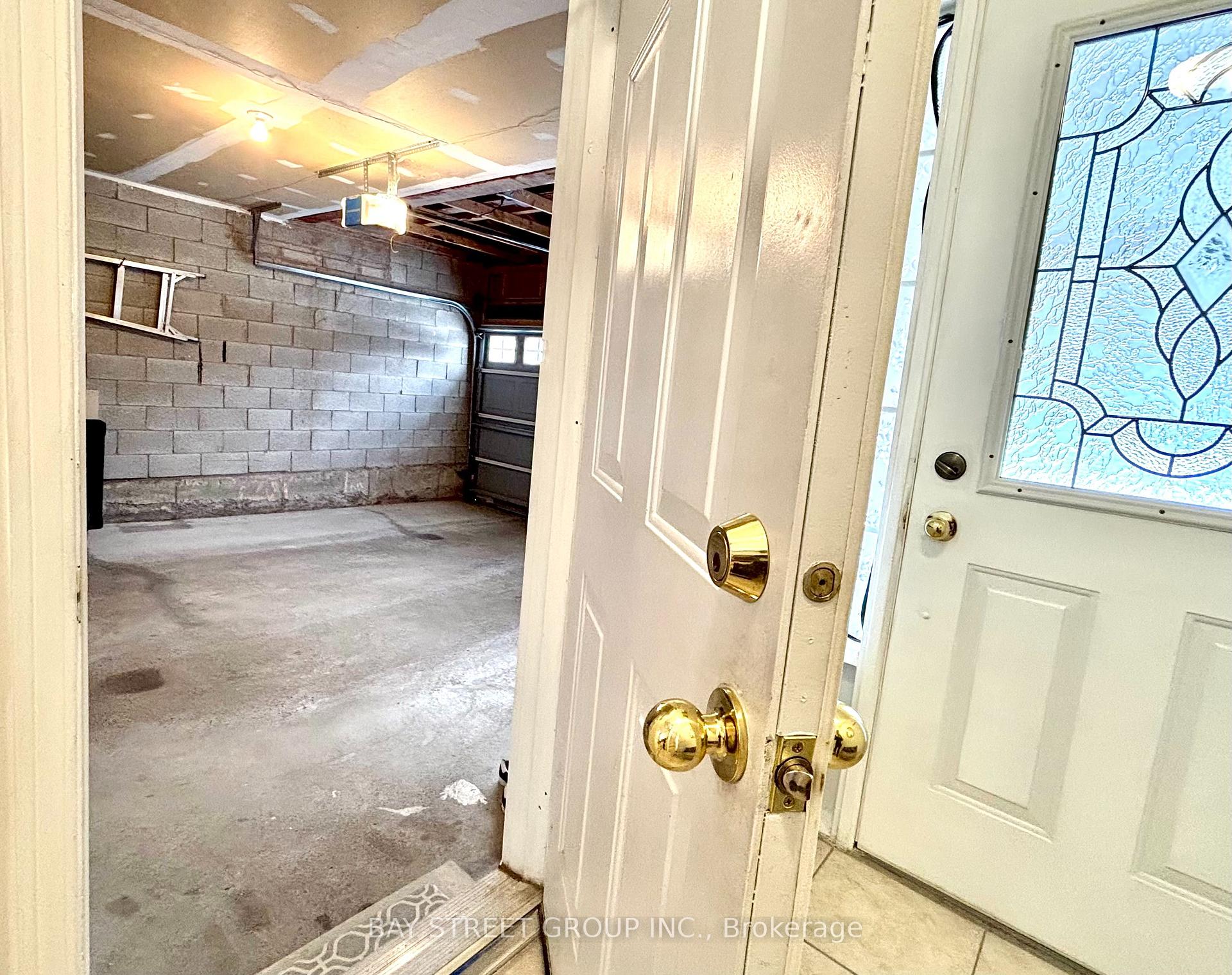 Photo 3 of 92 Millcliff Circle, Aurora, Aurora Grove — HOMEH