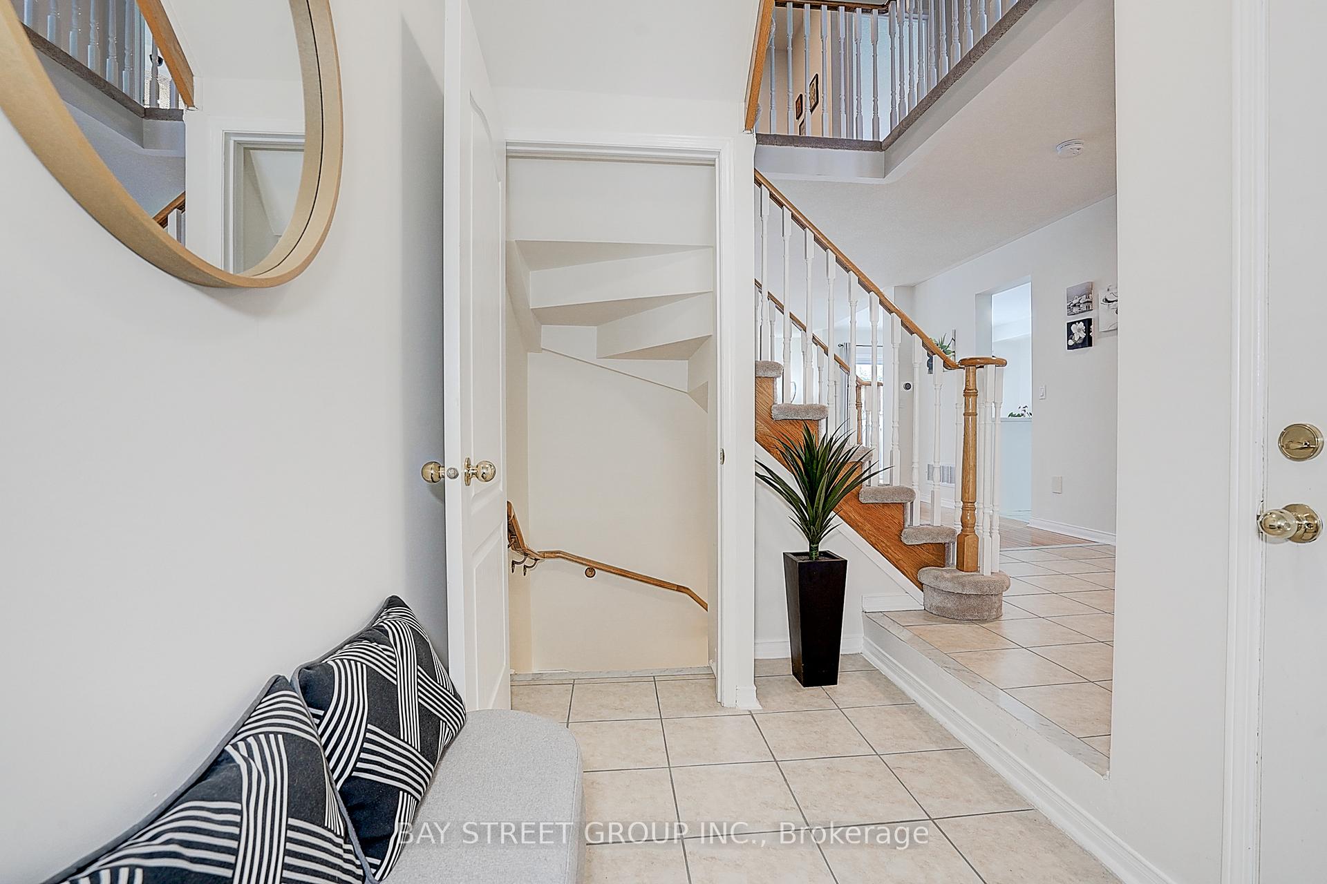 Photo 4 of 92 Millcliff Circle, Aurora, Aurora Grove — HOMEH