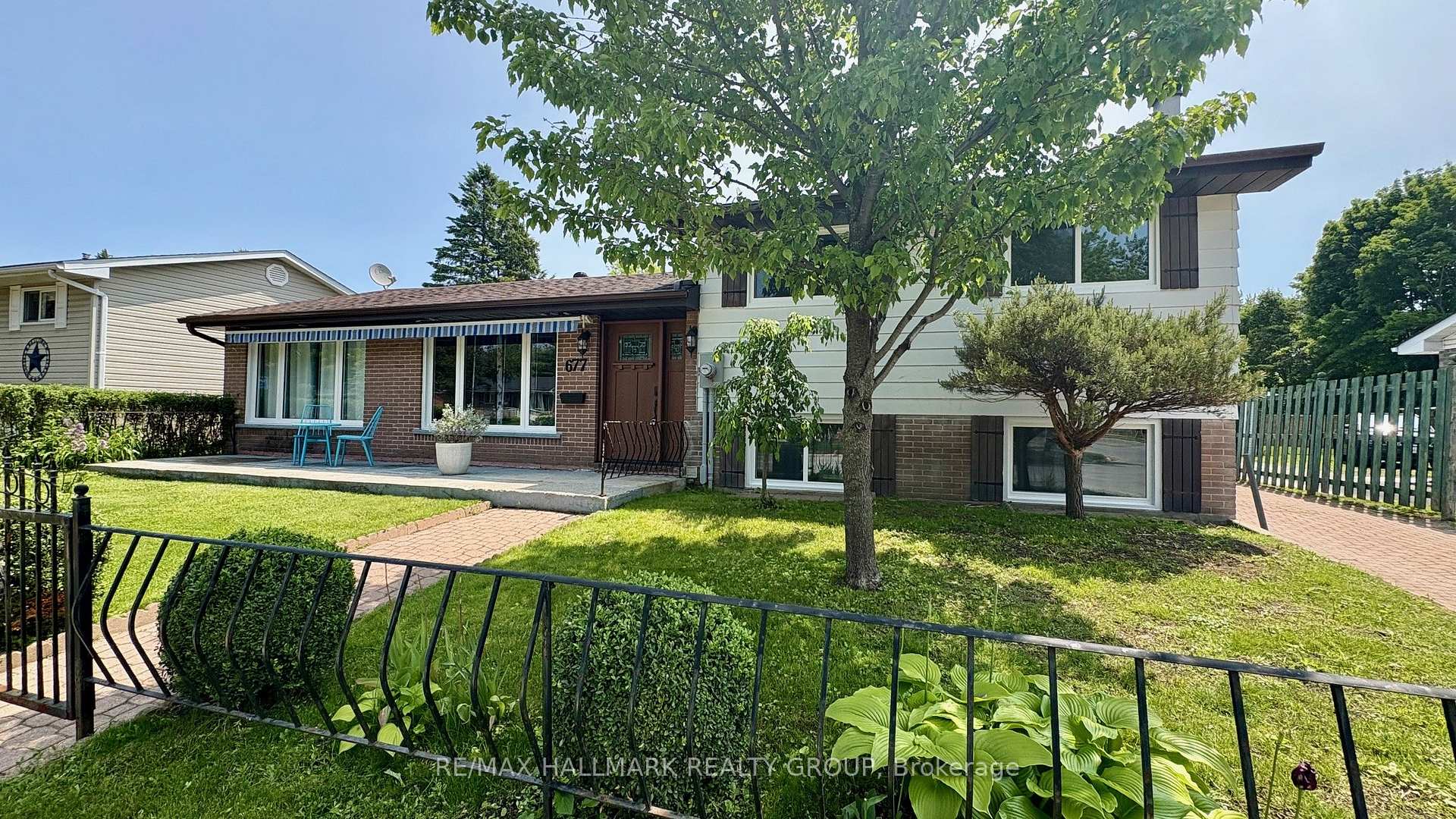 Photo 2 of 677 Laurier Boulevard, Brockville — HOMEH