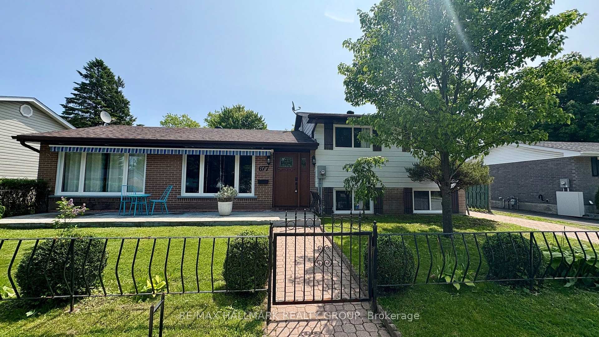 Photo 3 of 677 Laurier Boulevard, Brockville — HOMEH