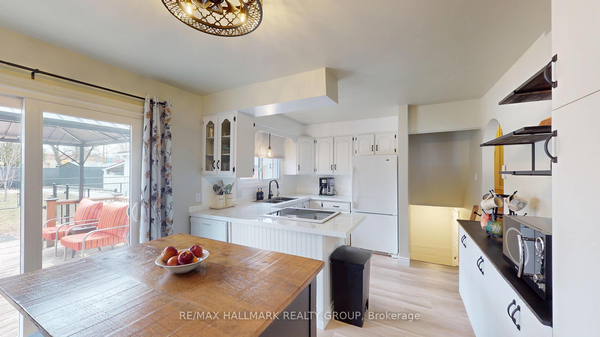 Photo 31 of 677 Laurier Boulevard, Brockville — HOMEH