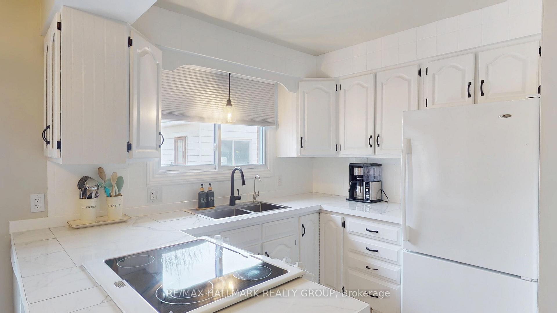 Photo 33 of 677 Laurier Boulevard, Brockville — HOMEH