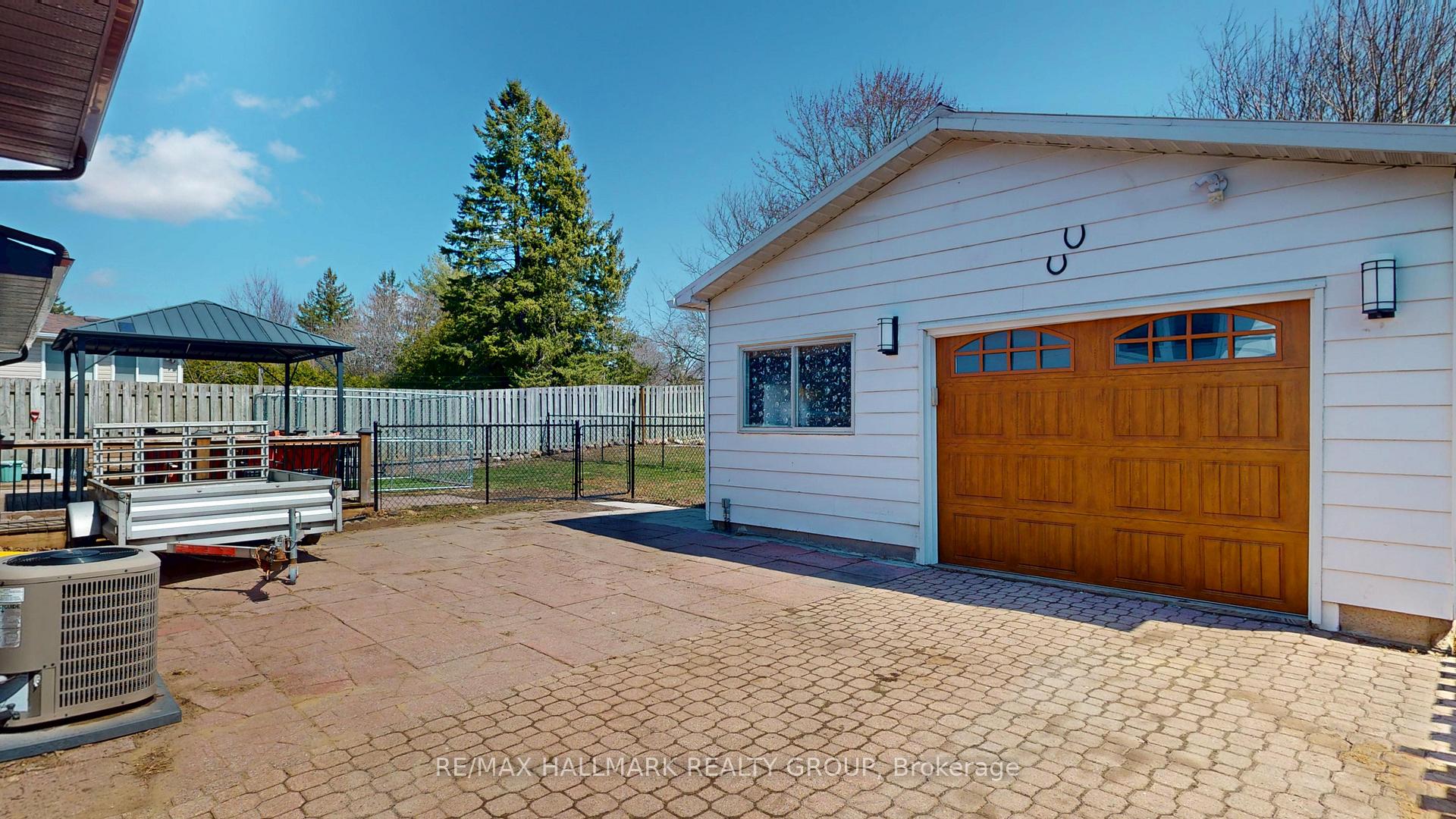 Photo 45 of 677 Laurier Boulevard, Brockville — HOMEH