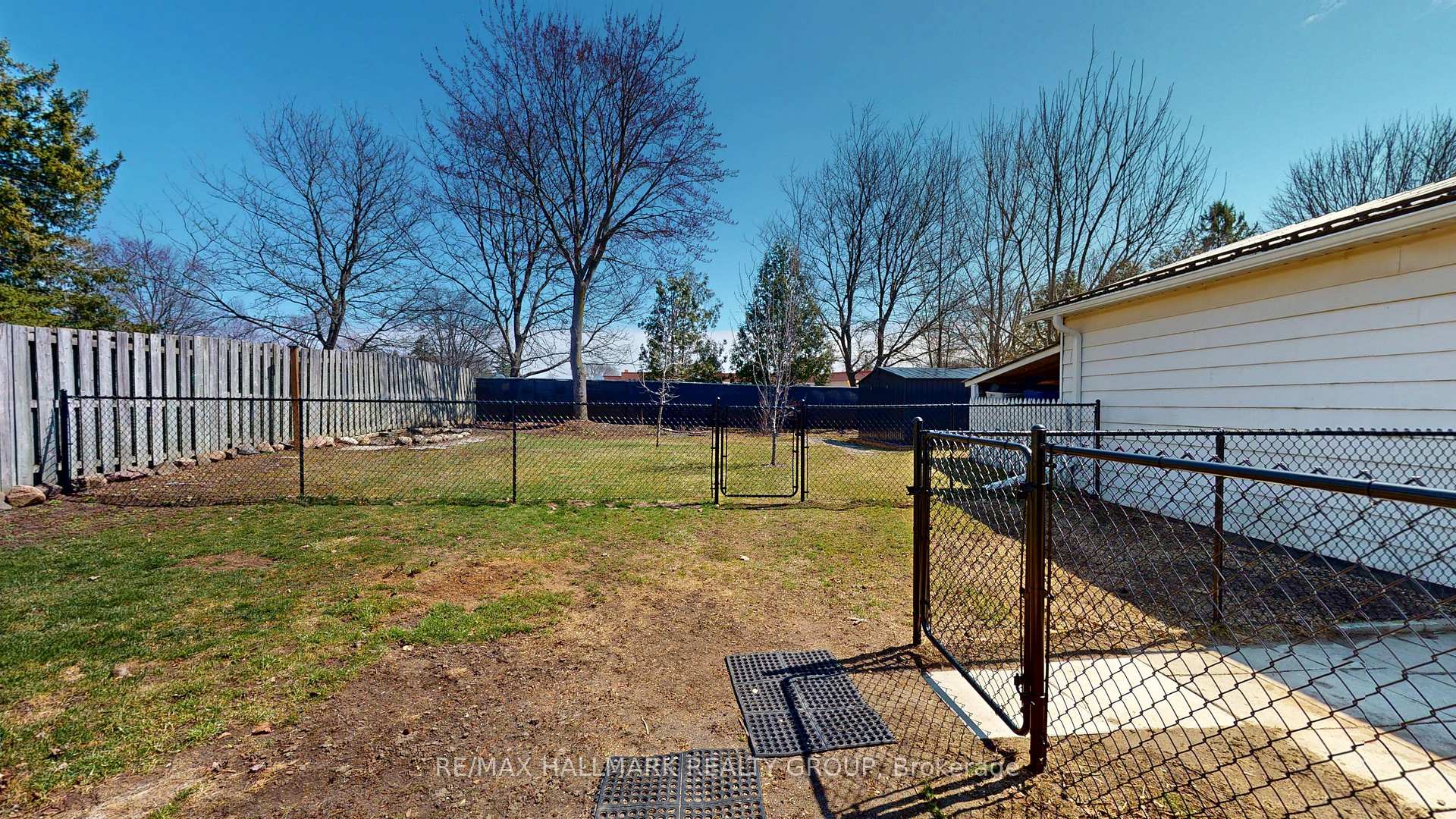 Photo 46 of 677 Laurier Boulevard, Brockville — HOMEH