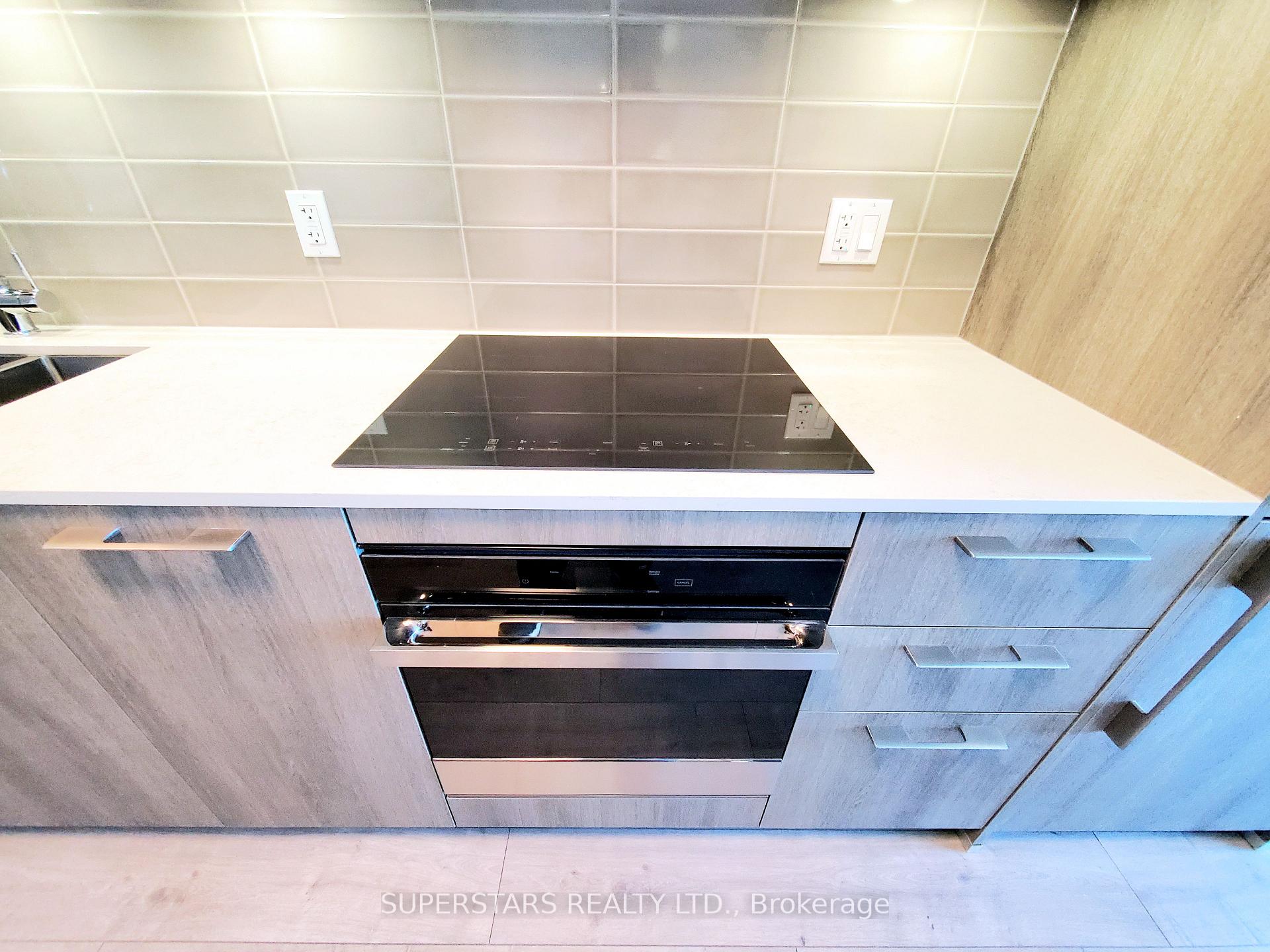 Photo 4 of Unit 812, 38 Water Walk Drive, Markham, Unionville — HOMEH