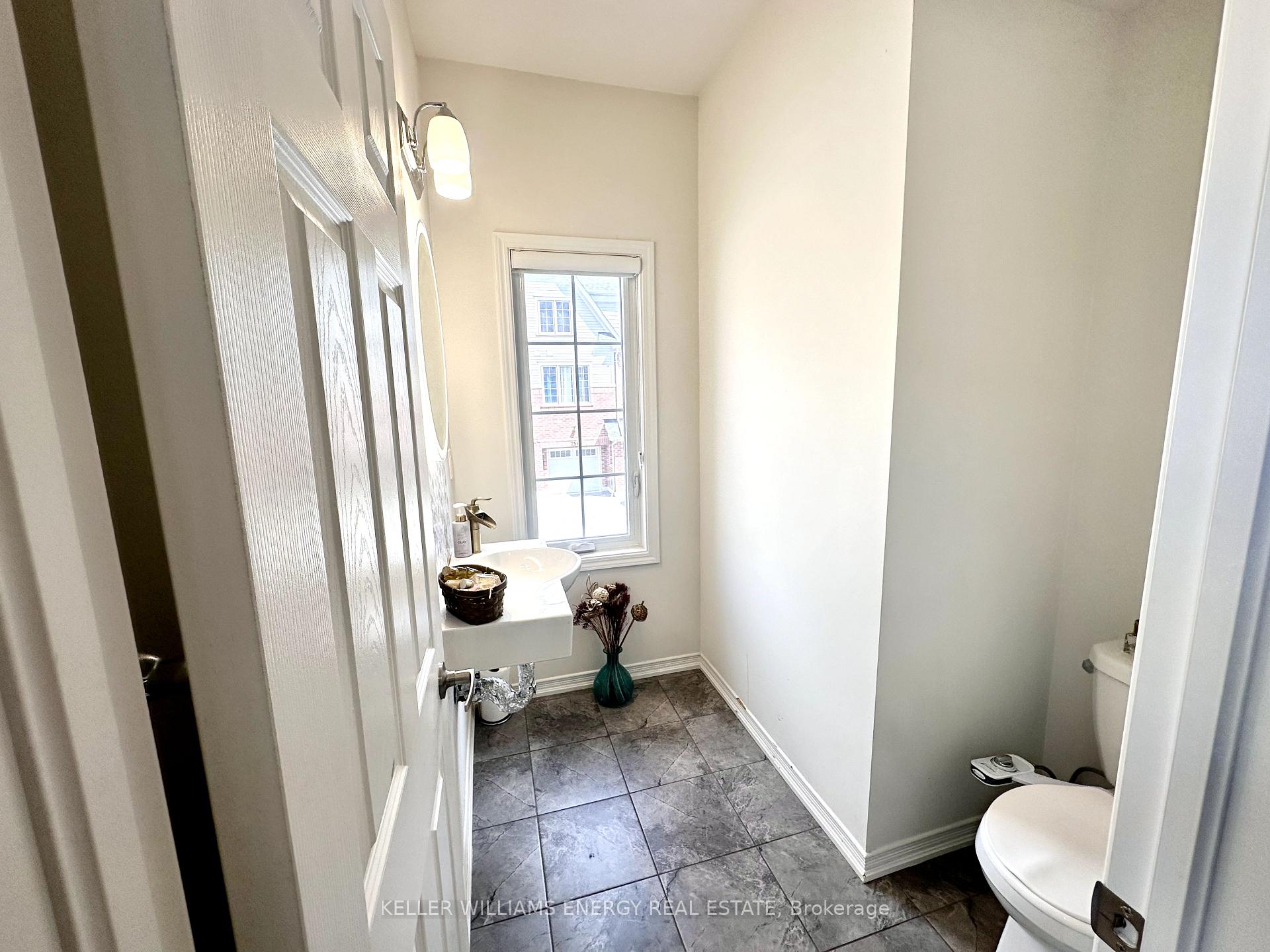 Photo 6 of 2566 Mojave Path, Oshawa, Windfields — HOMEH