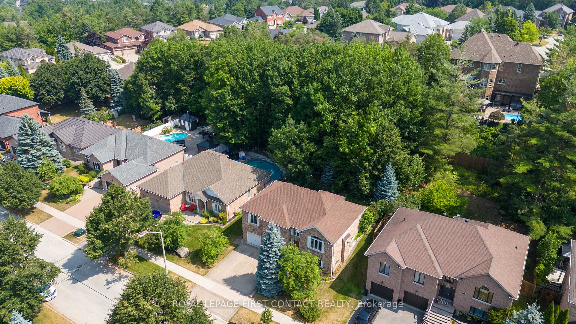 Photo 3 of 23 Grouse Glen, Barrie, Ardagh — HOMEH