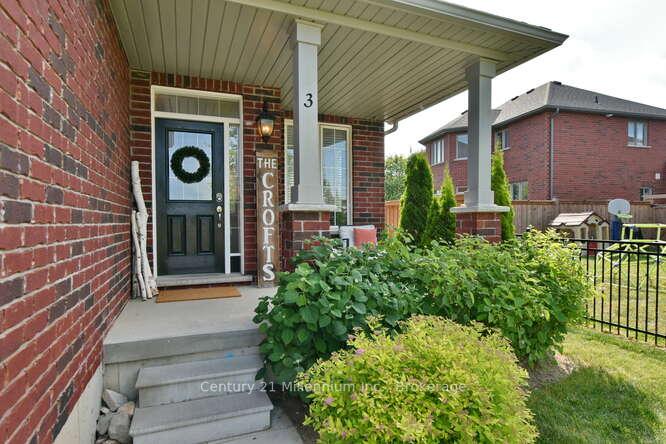 Photo 2 of 3 Gilpin Crescent, Collingwood — HOMEH