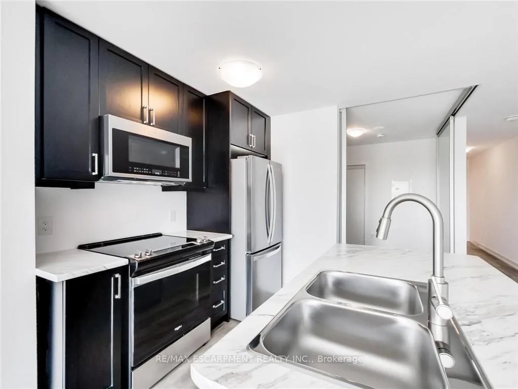Photo 8 of Unit 811, 470 Dundas Street E, Hamilton, Waterdown — HOMEH