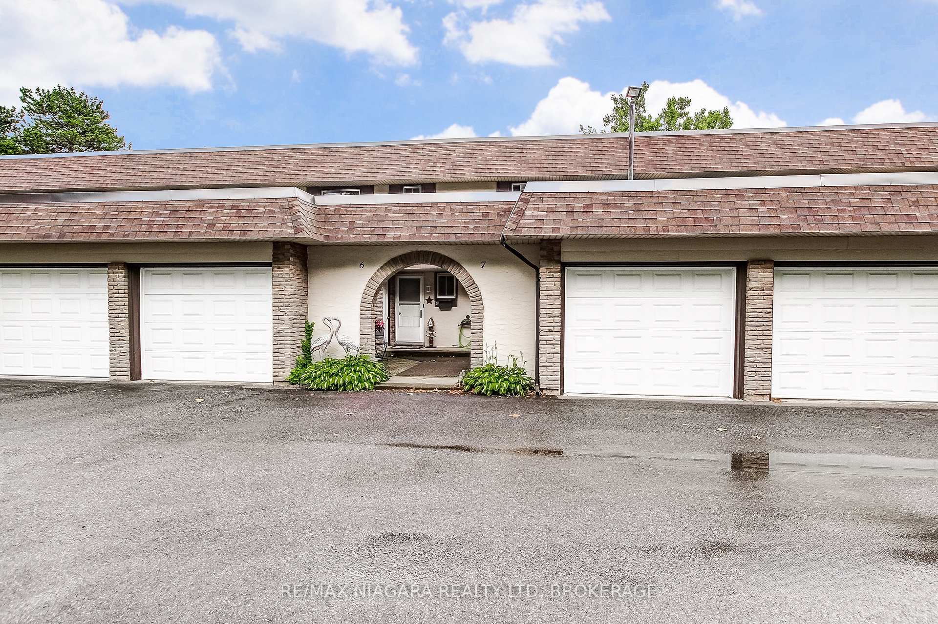 Front of Unit 7, 4230 Meadowvale Drive
