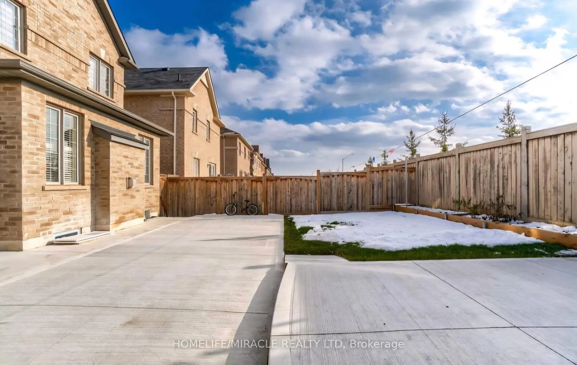 Photo 18 of 98 Speedwell Street, Brampton, Credit Valley — HOMEH