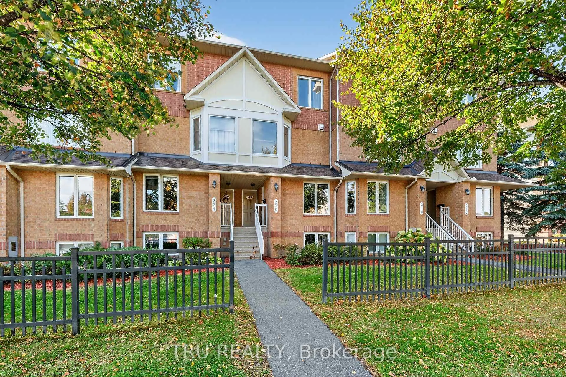 Photo 1 of 320 Cresthaven Drive, Ottawa, Barrhaven East — HOMEH