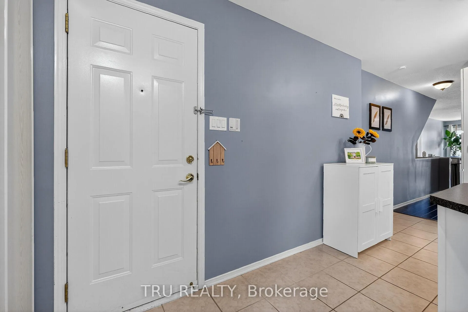 Photo 3 of 320 Cresthaven Drive, Ottawa, Barrhaven East — HOMEH