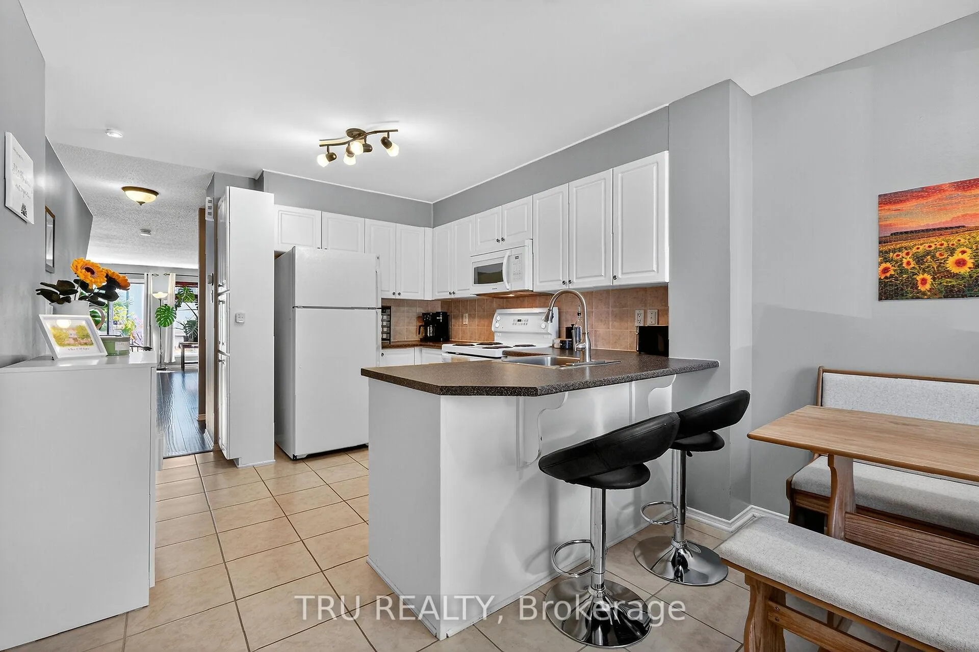 Photo 5 of 320 Cresthaven Drive, Ottawa, Barrhaven East — HOMEH