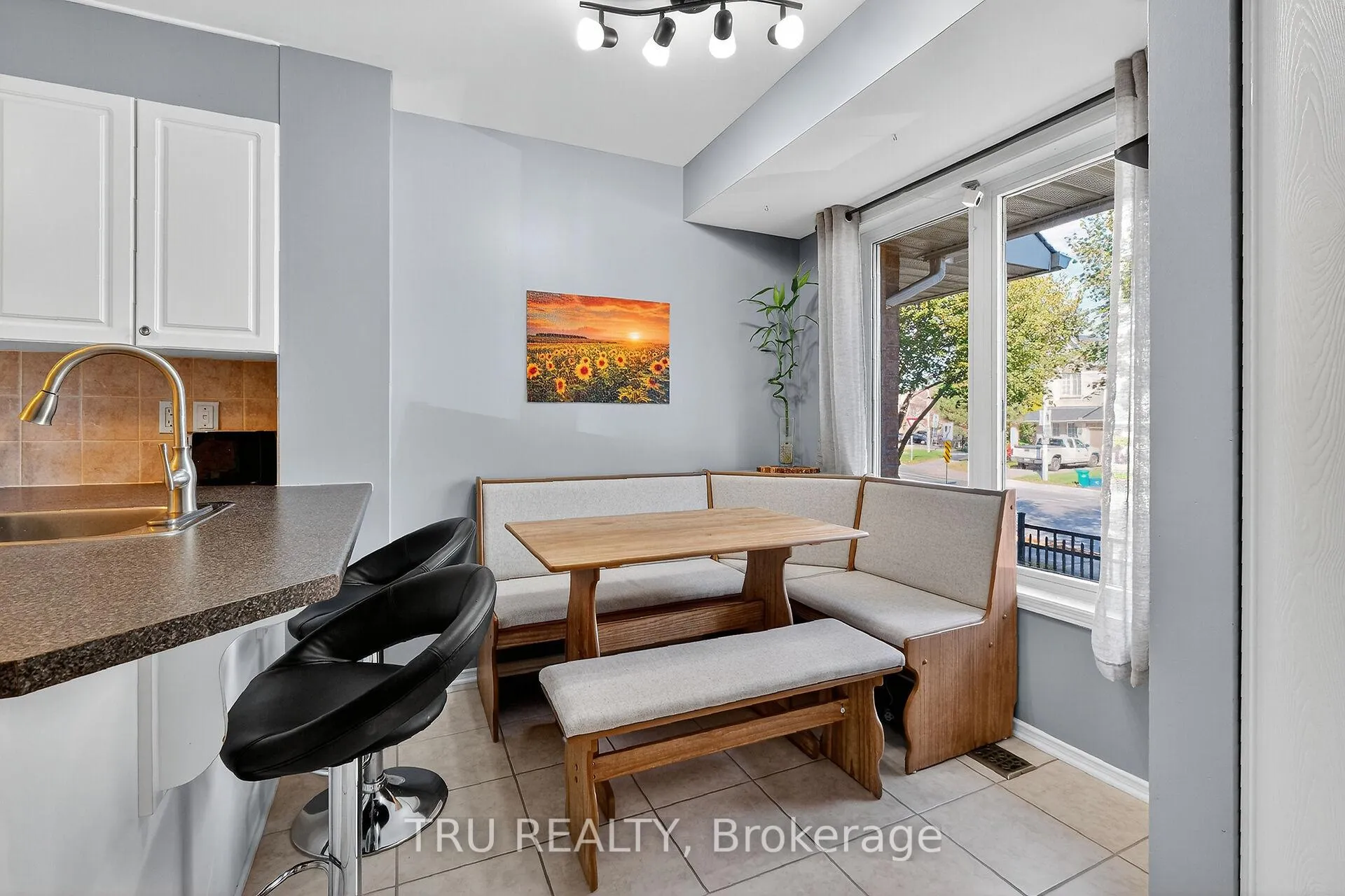 Photo 8 of 320 Cresthaven Drive, Ottawa, Barrhaven East — HOMEH