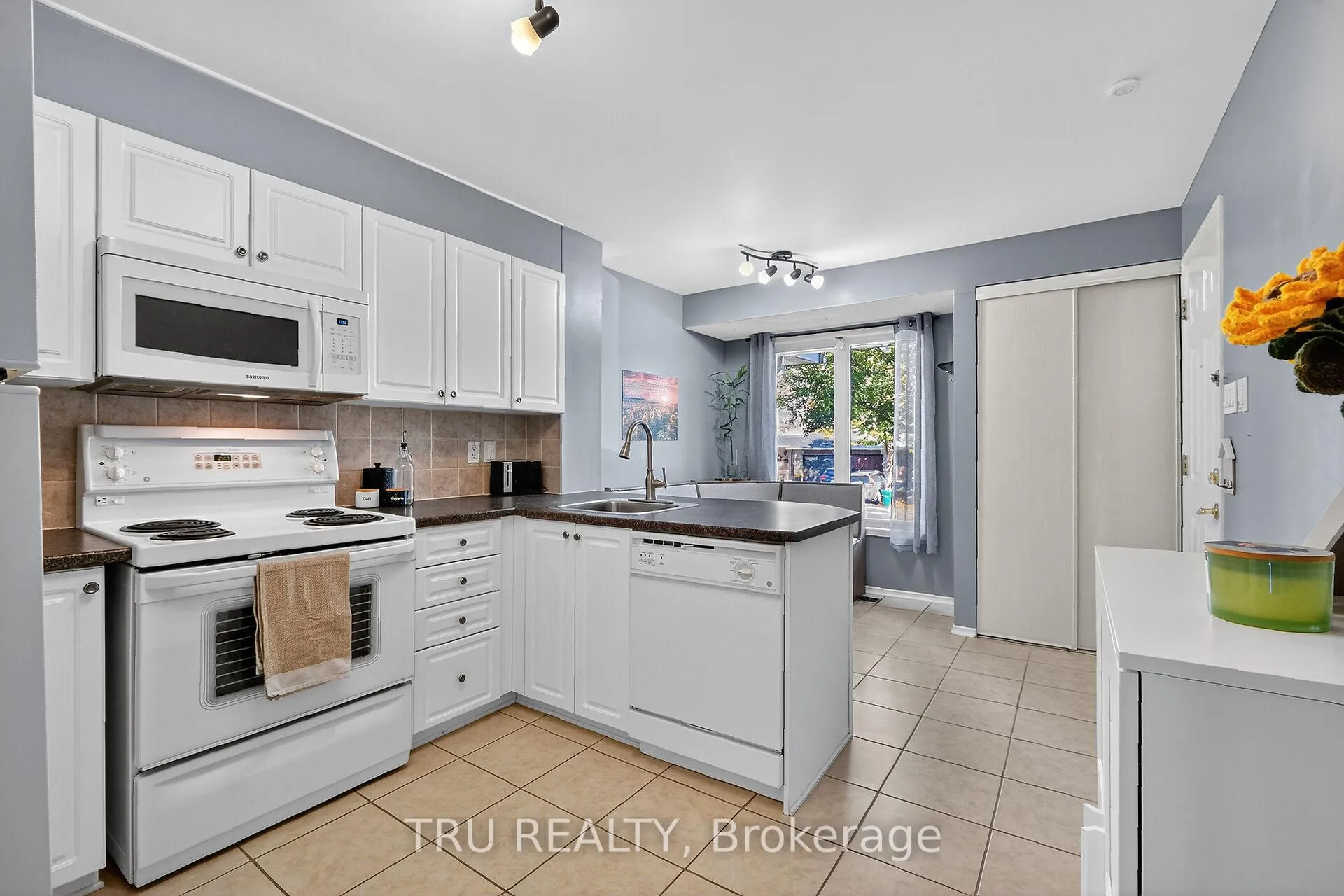 Photo 9 of 320 Cresthaven Drive, Ottawa, Barrhaven East — HOMEH