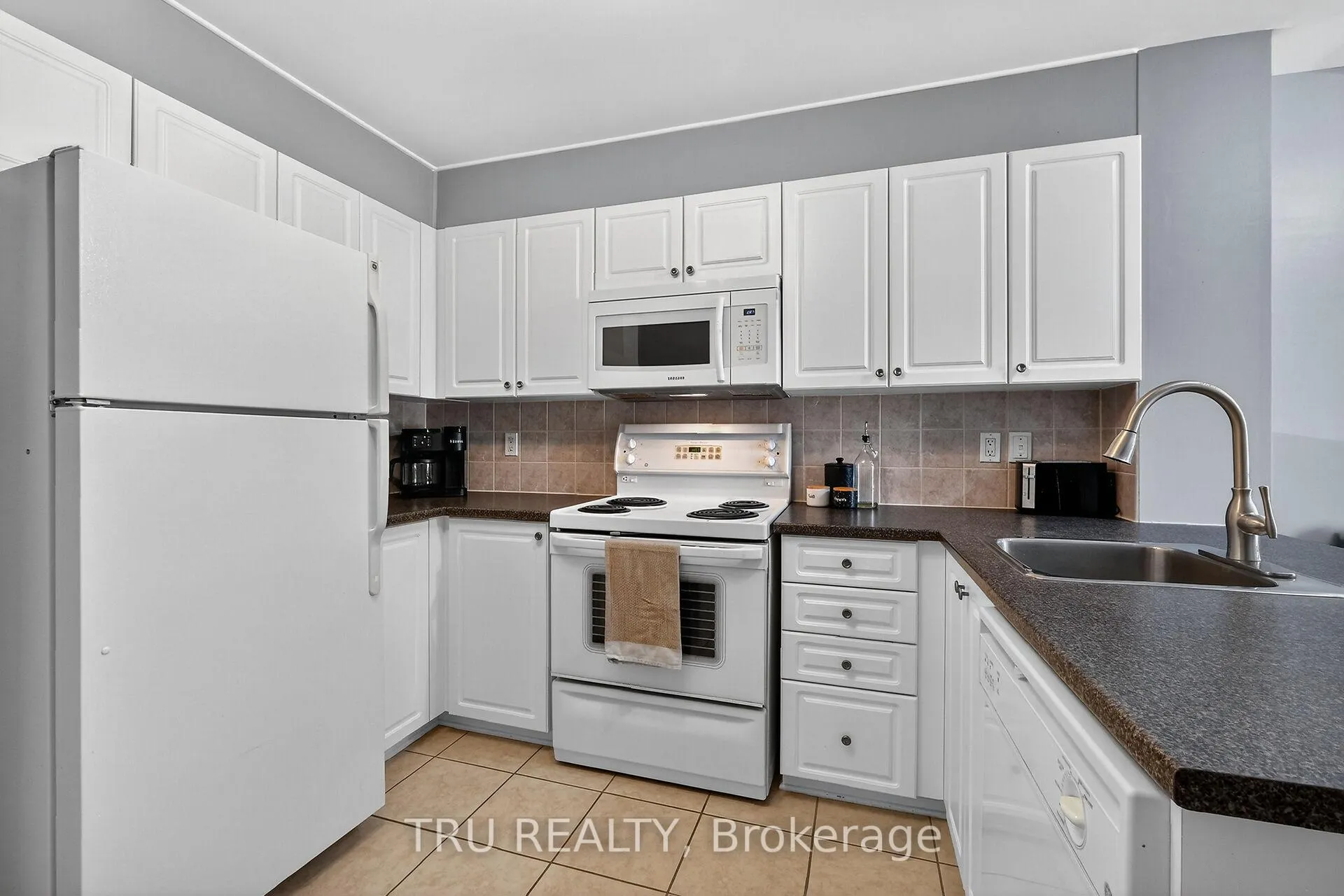 Photo 11 of 320 Cresthaven Drive, Ottawa, Barrhaven East — HOMEH