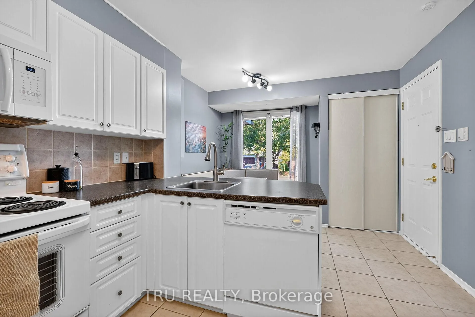 Photo 12 of 320 Cresthaven Drive, Ottawa, Barrhaven East — HOMEH
