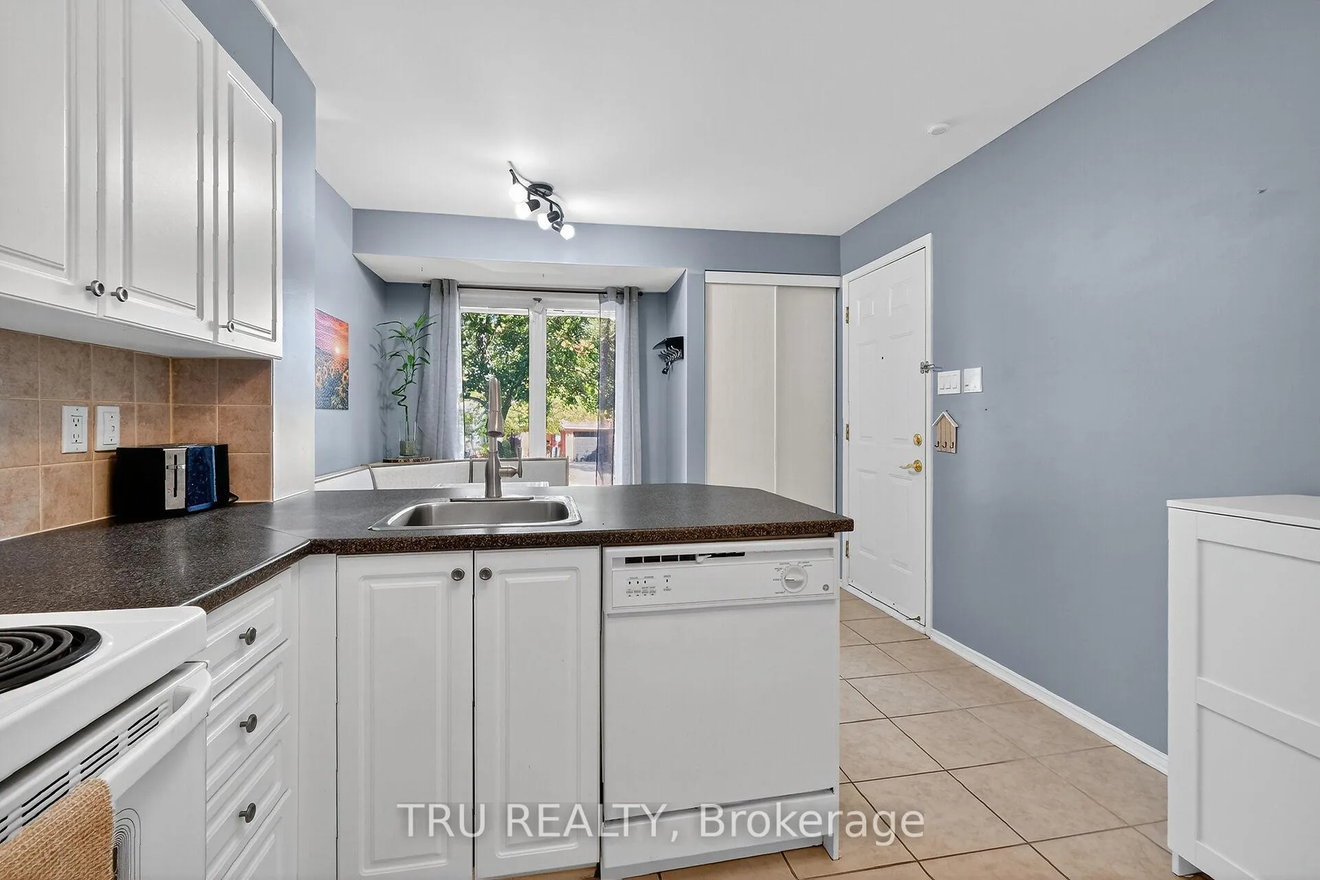 Photo 13 of 320 Cresthaven Drive, Ottawa, Barrhaven East — HOMEH
