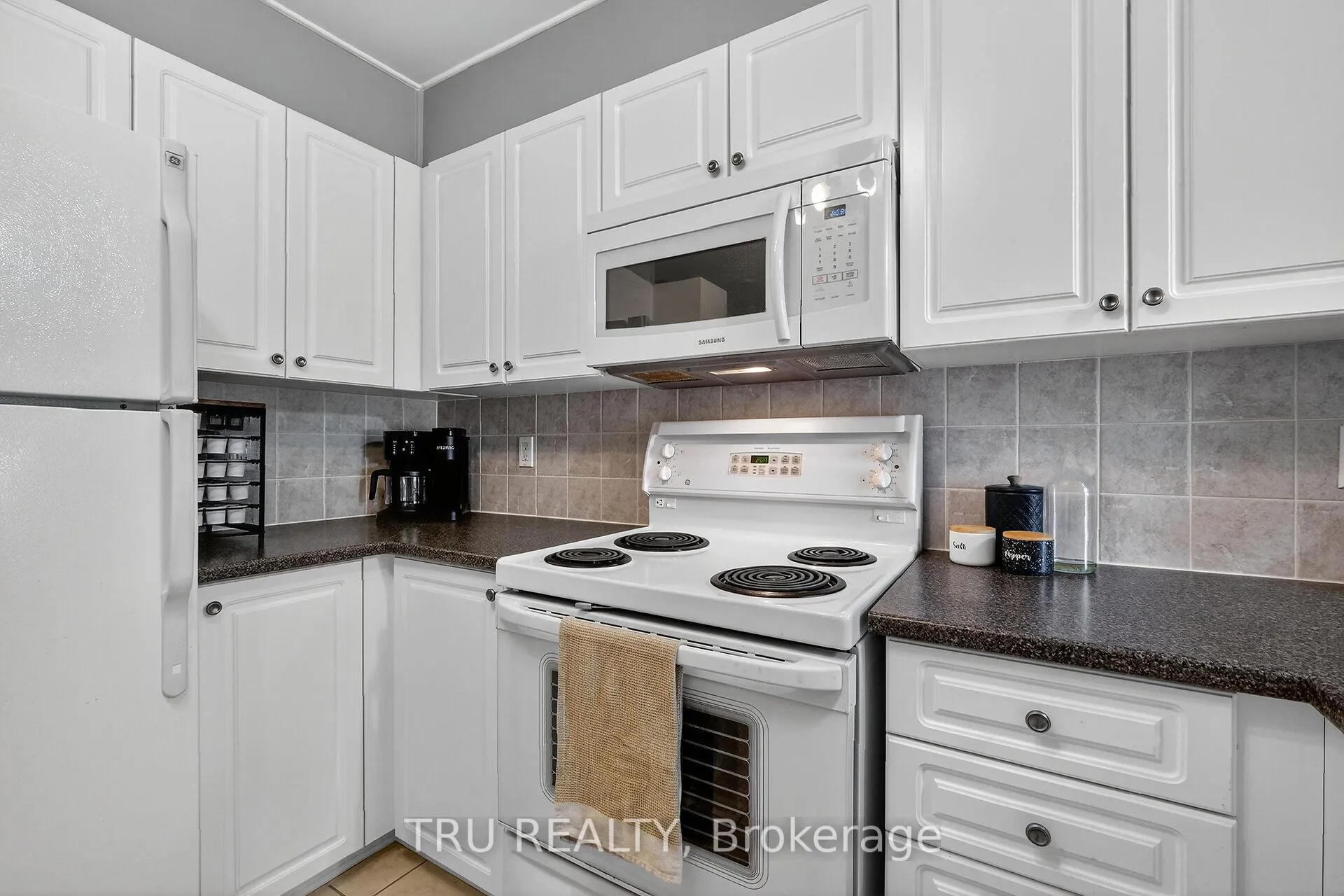 Photo 15 of 320 Cresthaven Drive, Ottawa, Barrhaven East — HOMEH
