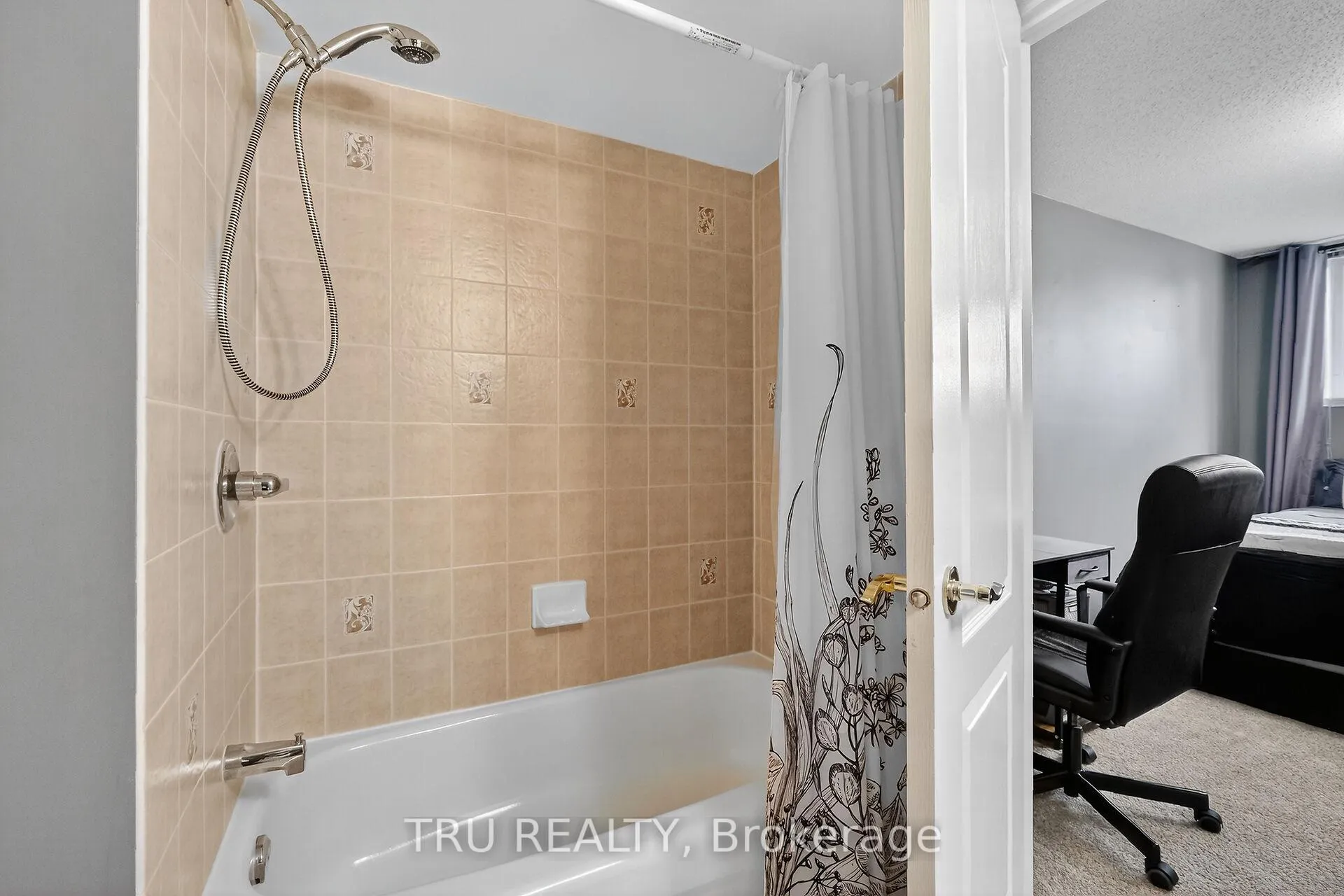 Photo 37 of 320 Cresthaven Drive, Ottawa, Barrhaven East — HOMEH