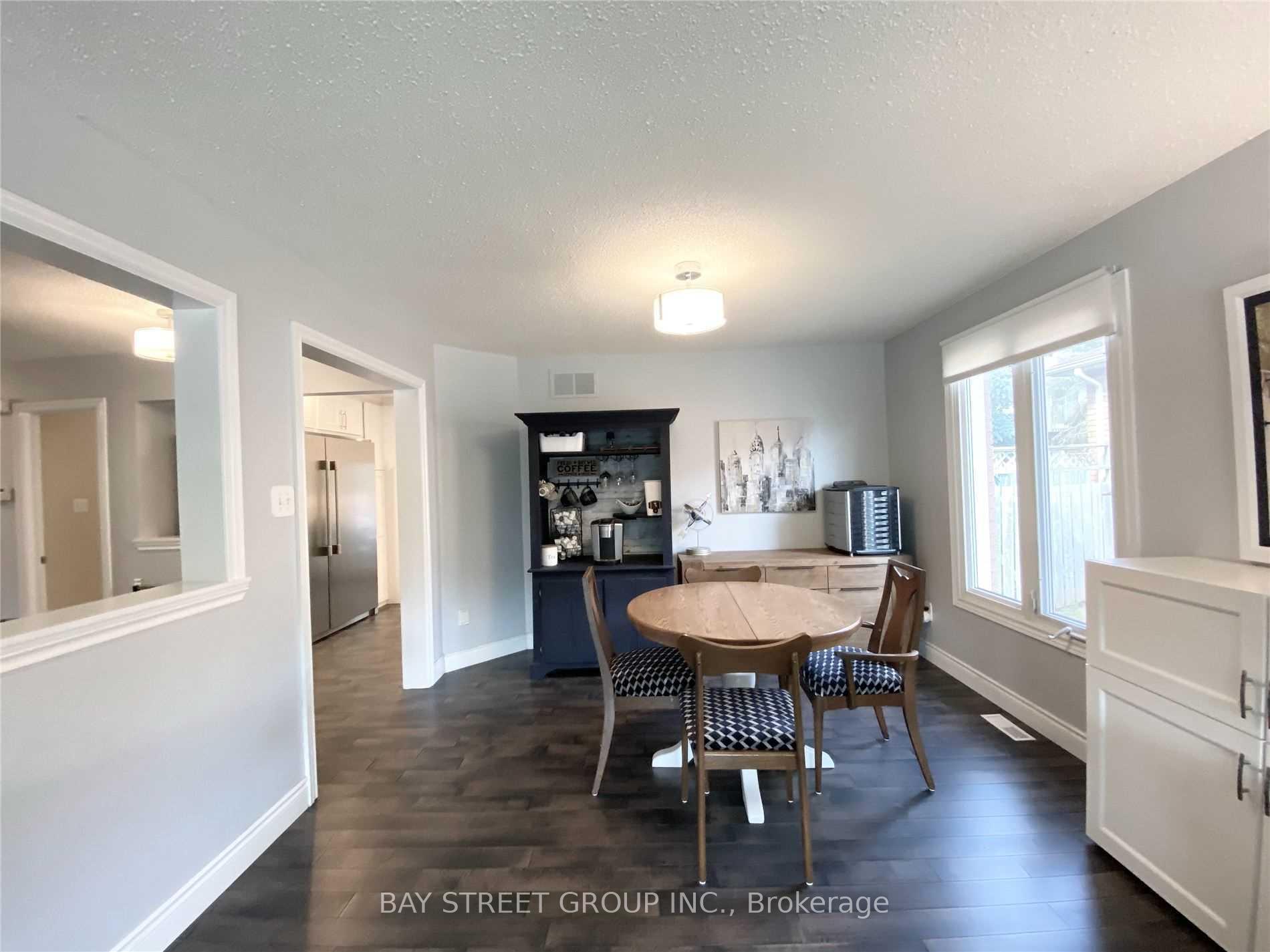 Photo 4 of Unit Upper, 86 Browning Trail, Barrie, Letitia Heights — HOMEH