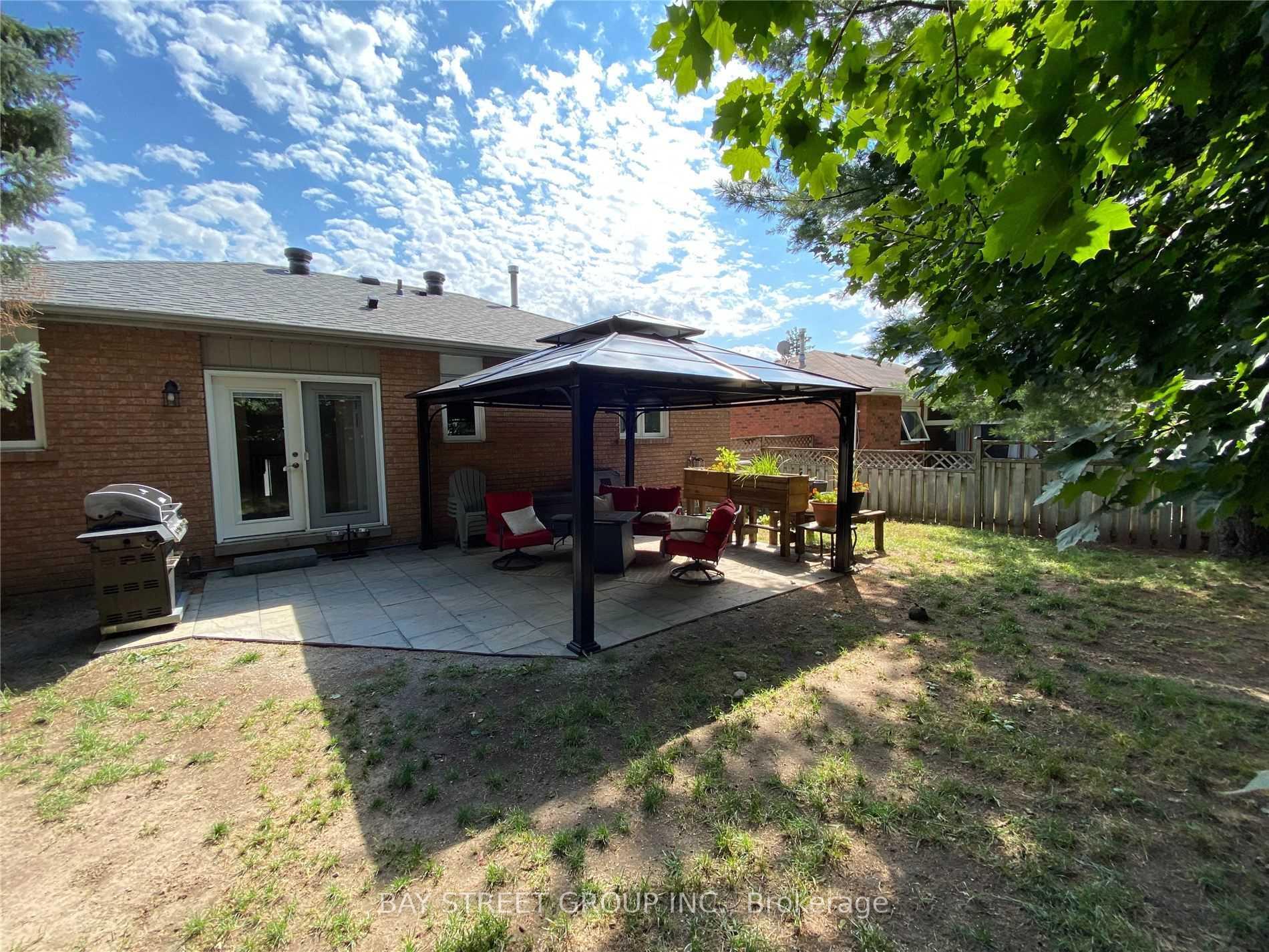 Photo 15 of Unit Upper, 86 Browning Trail, Barrie, Letitia Heights — HOMEH