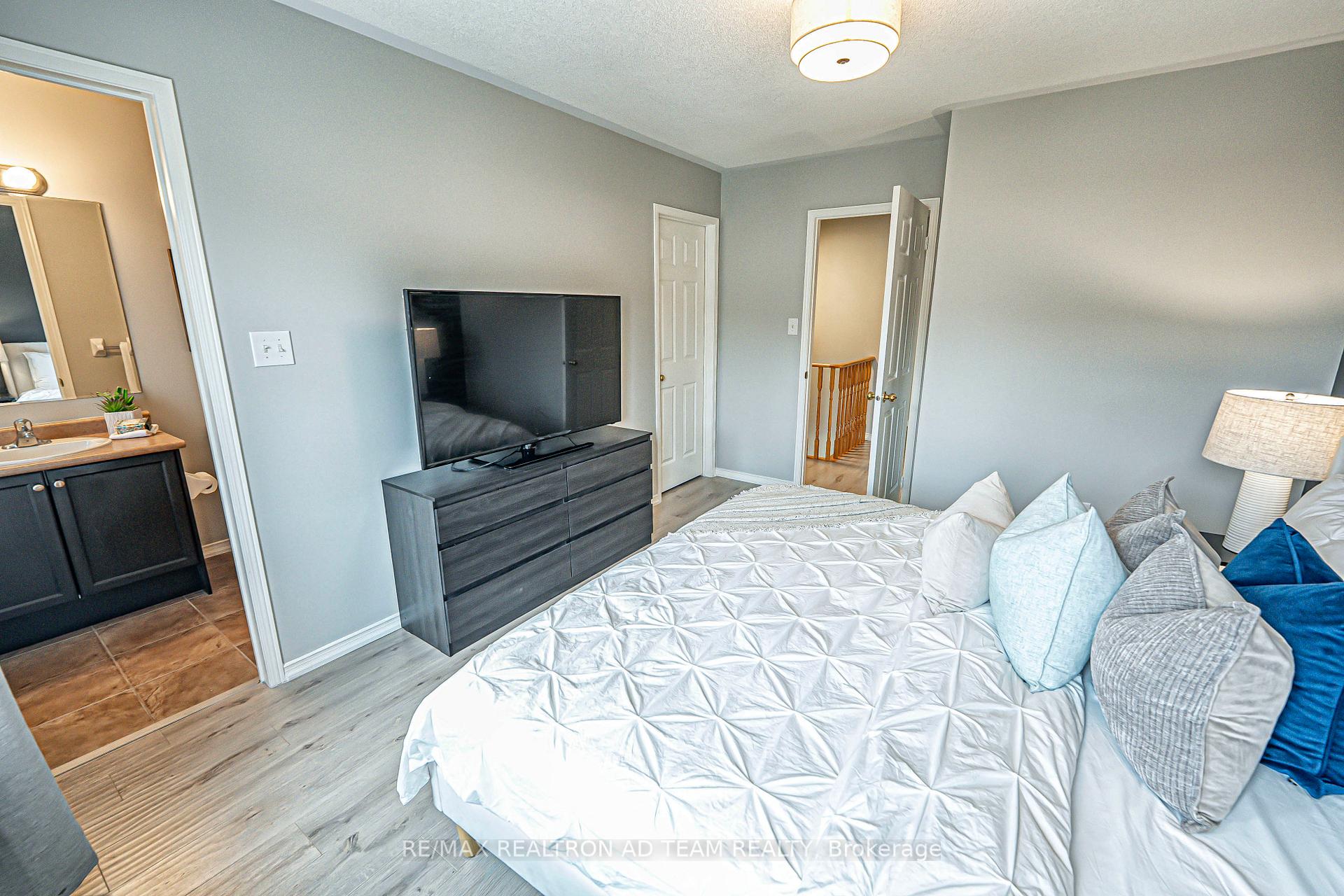 Photo 24 of 56 Barnham Street, Ajax, Central East — HOMEH