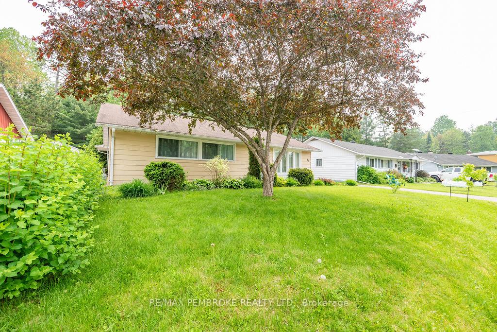 Photo 3 of 92 Glendale Avenue, Deep River — HOMEH