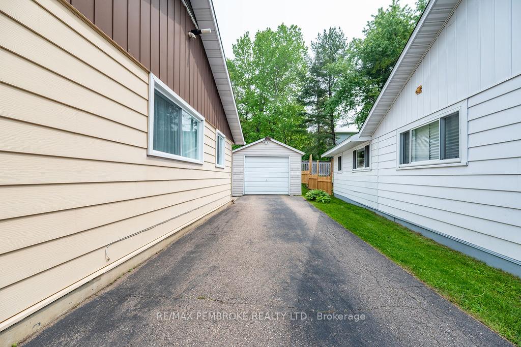 Photo 11 of 92 Glendale Avenue, Deep River — HOMEH
