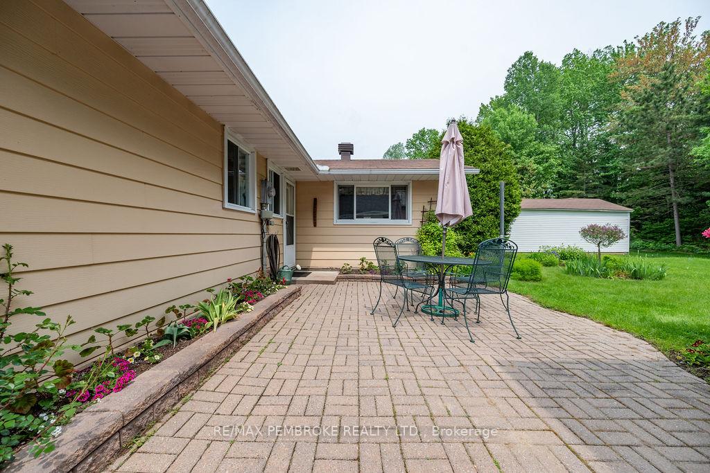 Photo 13 of 92 Glendale Avenue, Deep River — HOMEH